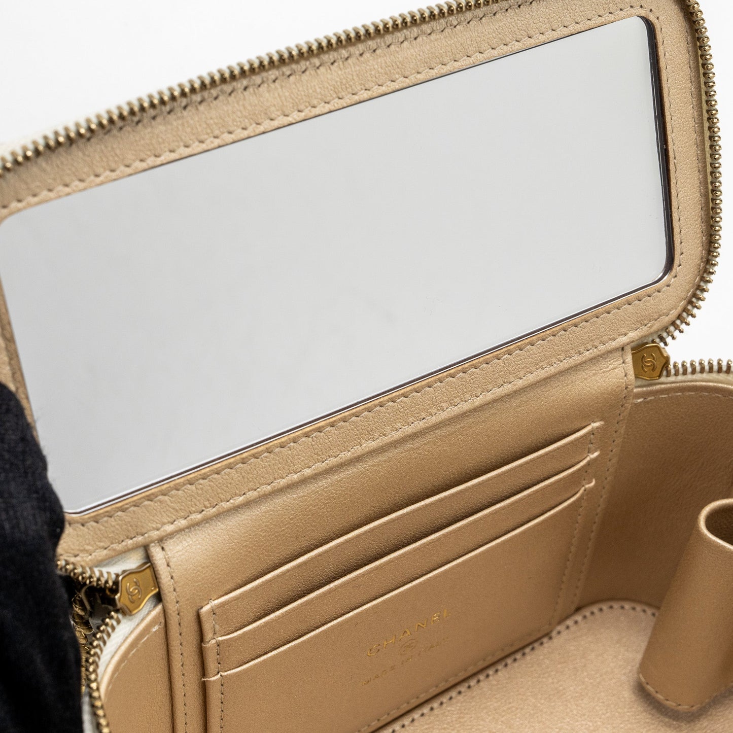 Chanel long vanity with lambskin white  (Microchip)