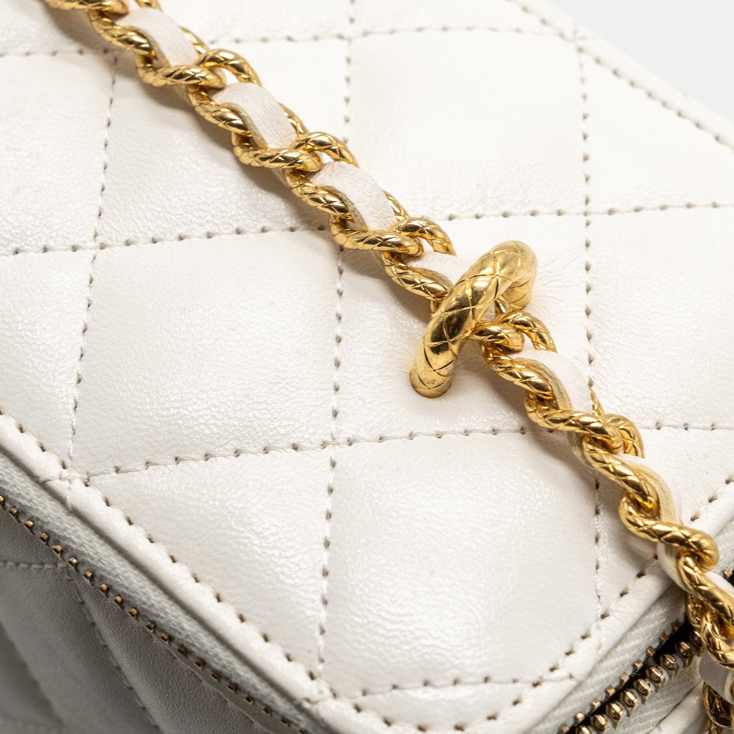 Chanel long vanity with lambskin white  (Microchip)