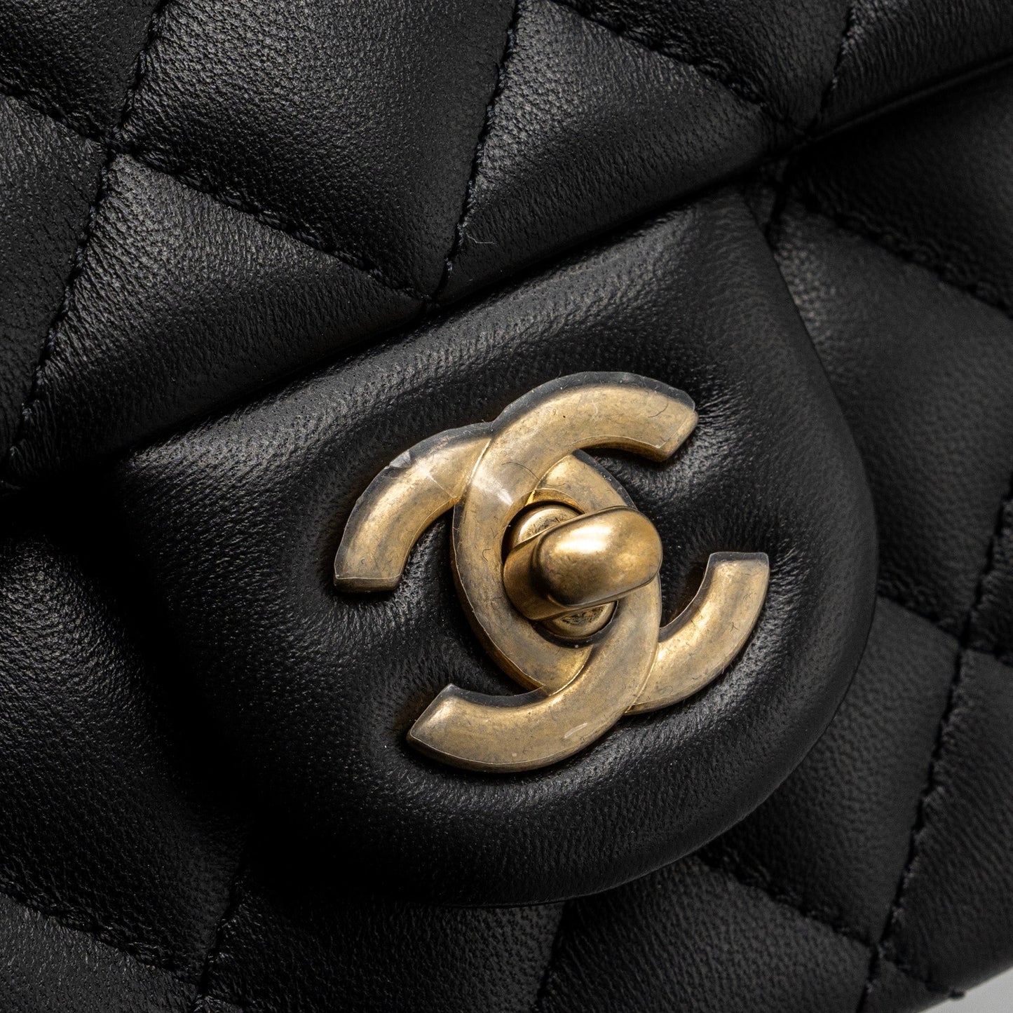Chanel 23s camellia chain flap bag lambskin black  (Mircochip)