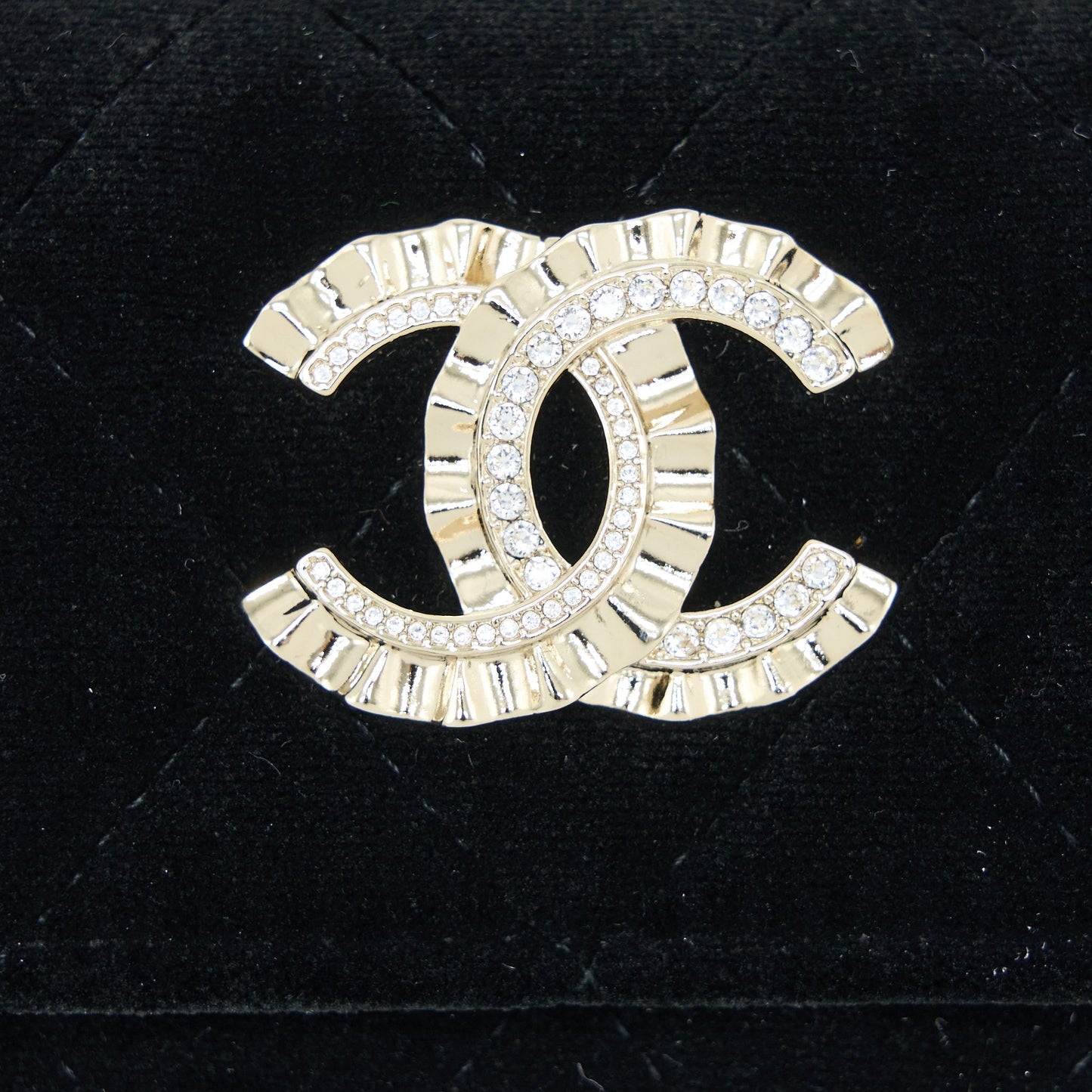 Chanel 21A Flap Card Holder Velvet Black L