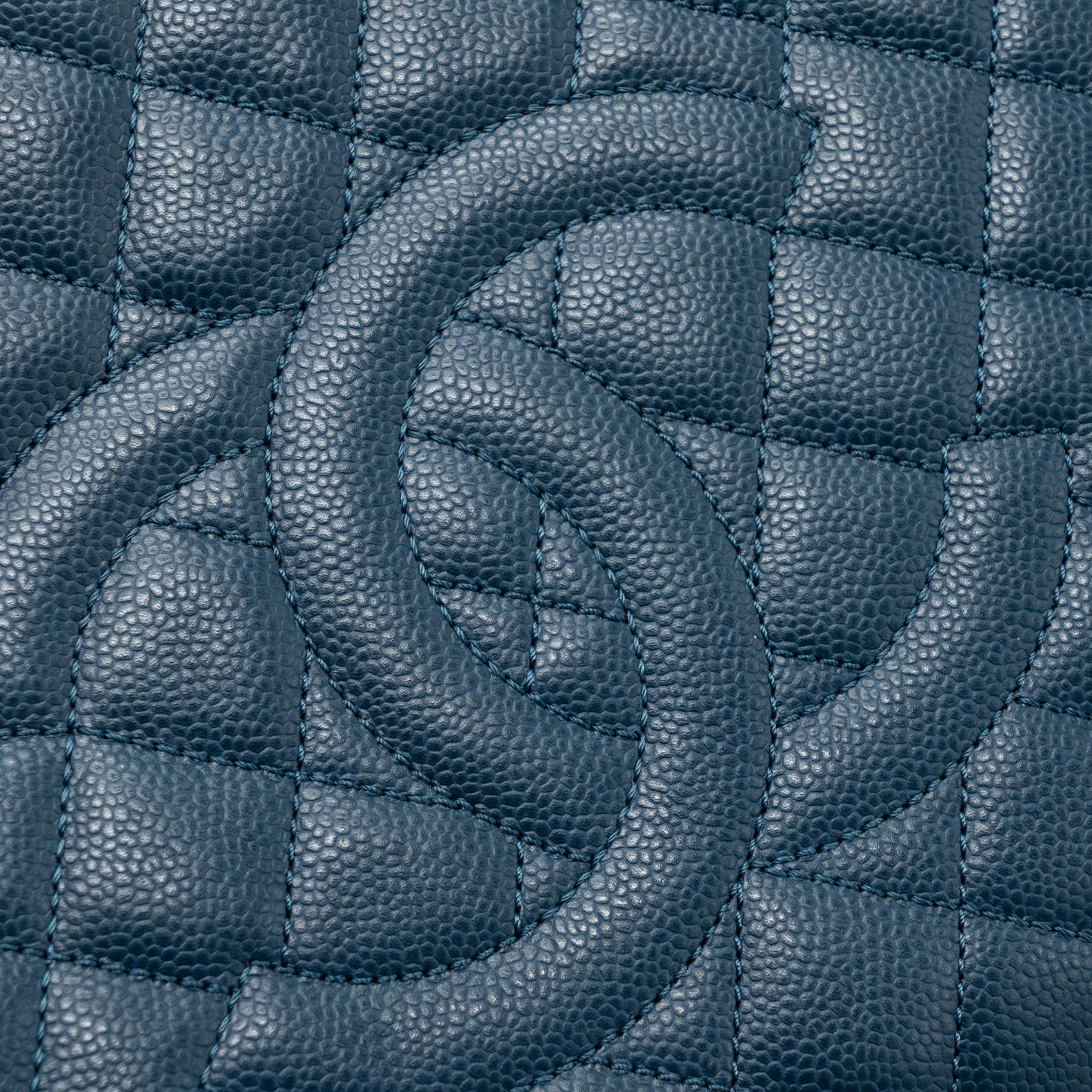 Chanel Grand Shopping Tote/ GST Caviar Dark Blue