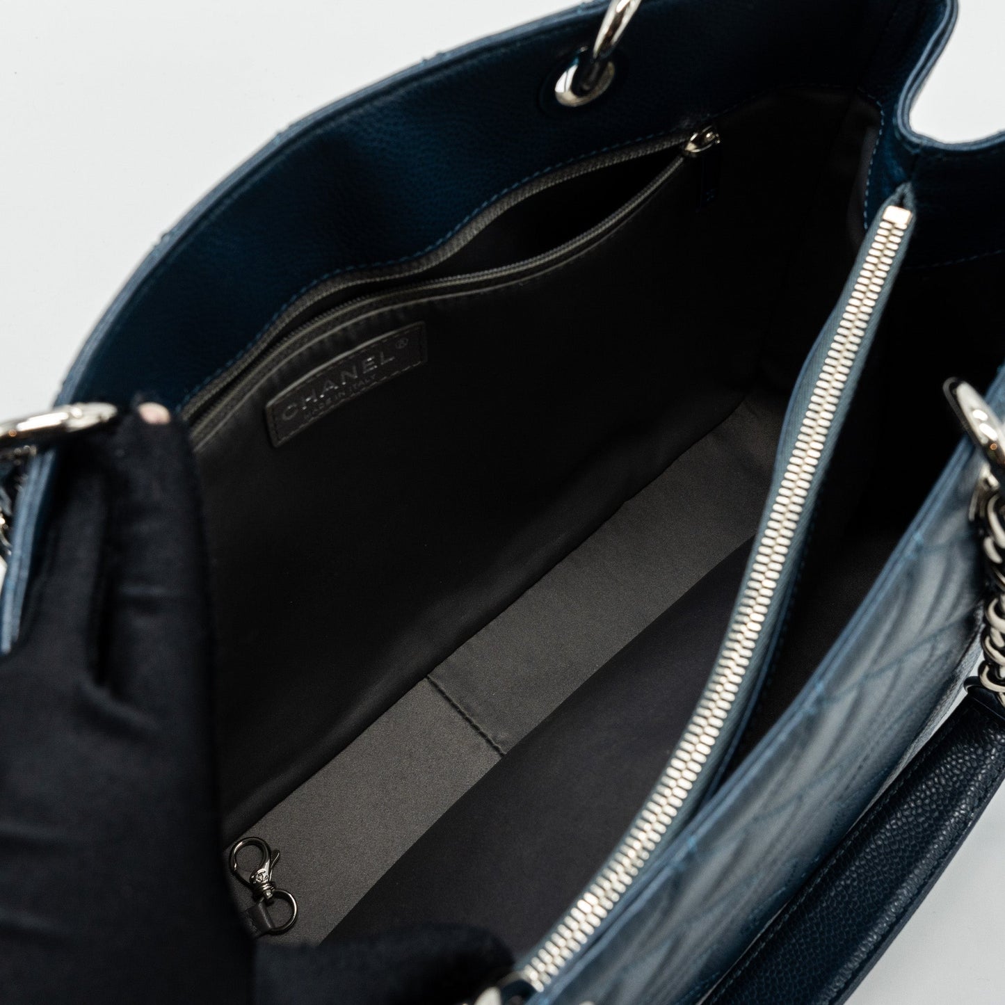 Chanel Grand Shopping Tote/ GST Caviar Dark Blue