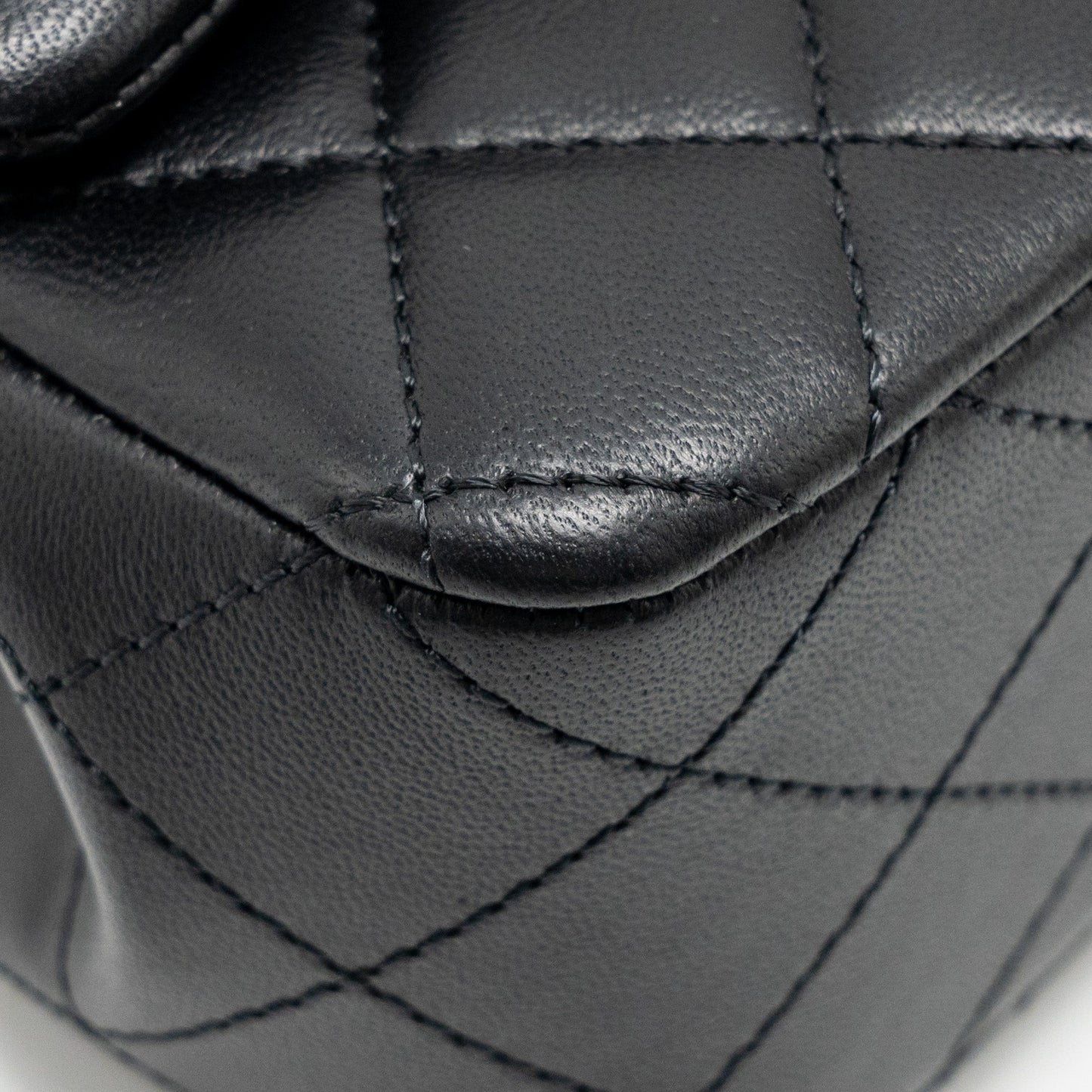 Chanel 25P Camellia Adjustable Chain Flap Bag Lambskin Black (microchip)