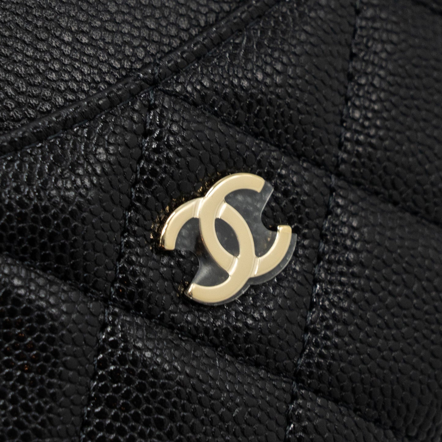 Chanel L zipper card holder caviar black  (microchip )