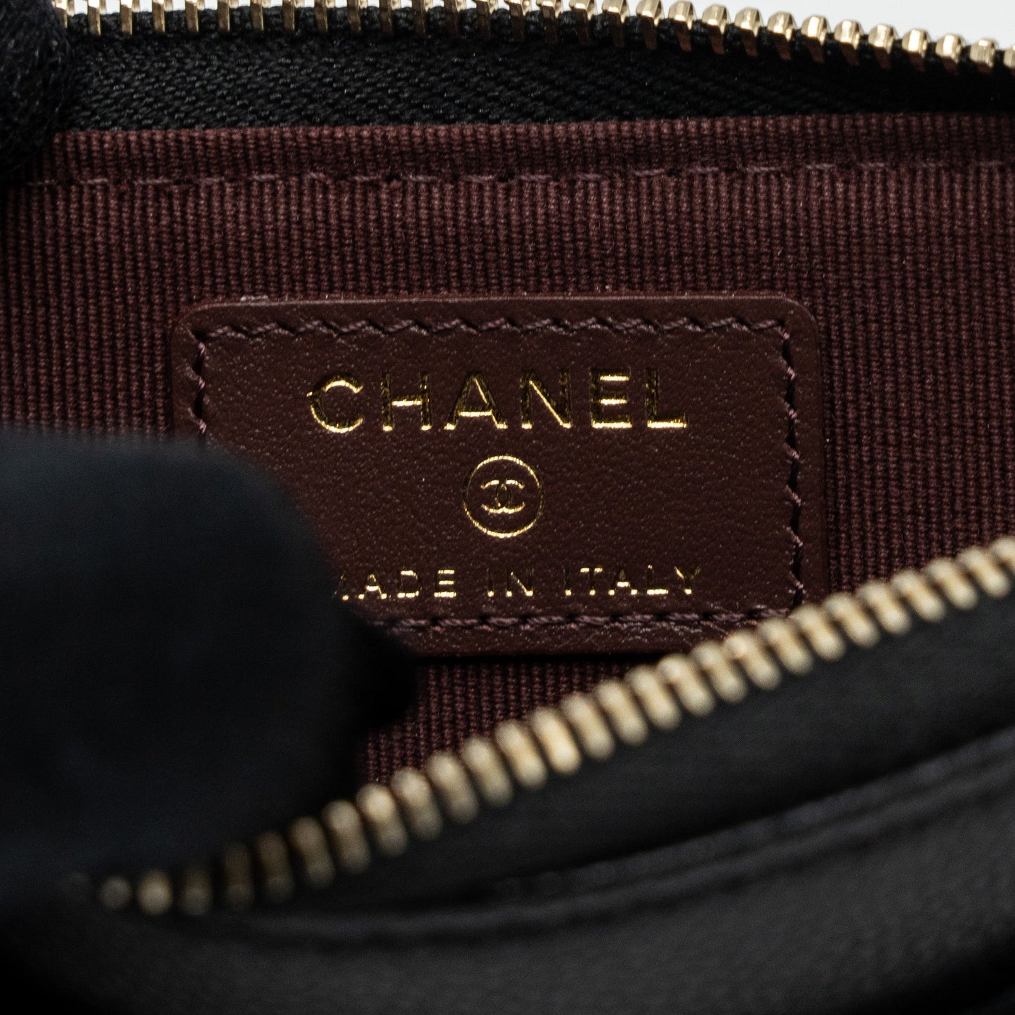 Chanel L zipper card holder caviar black  (microchip )