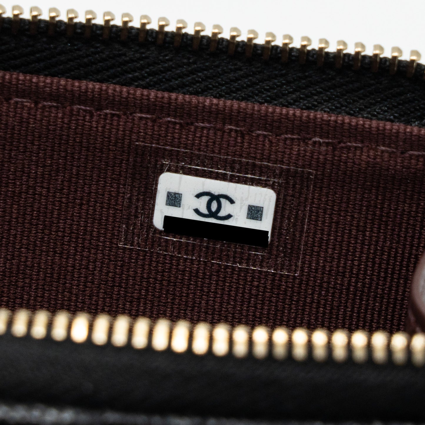 Chanel L zipper card holder caviar black  (microchip )