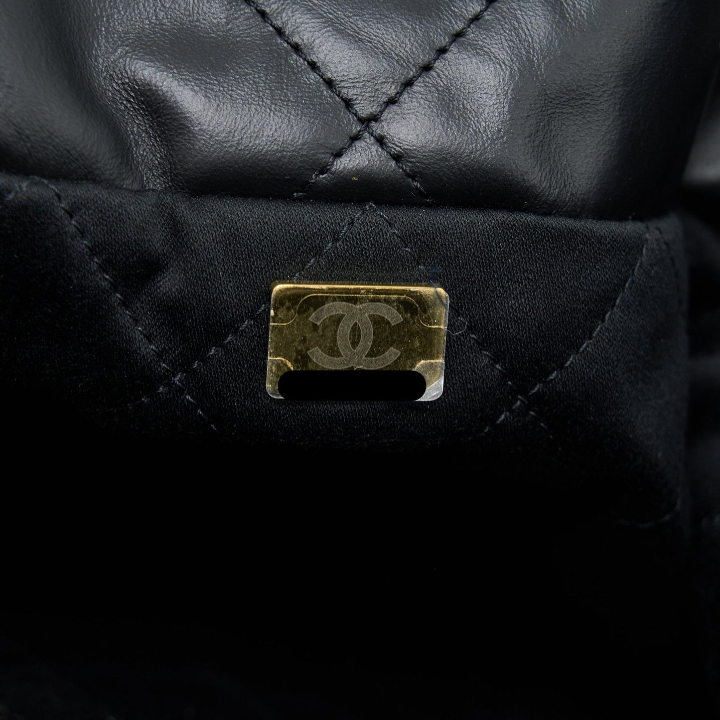 Chanel Medium 22 Bag White Letter Shiny Calfskin Black  (Microchip)