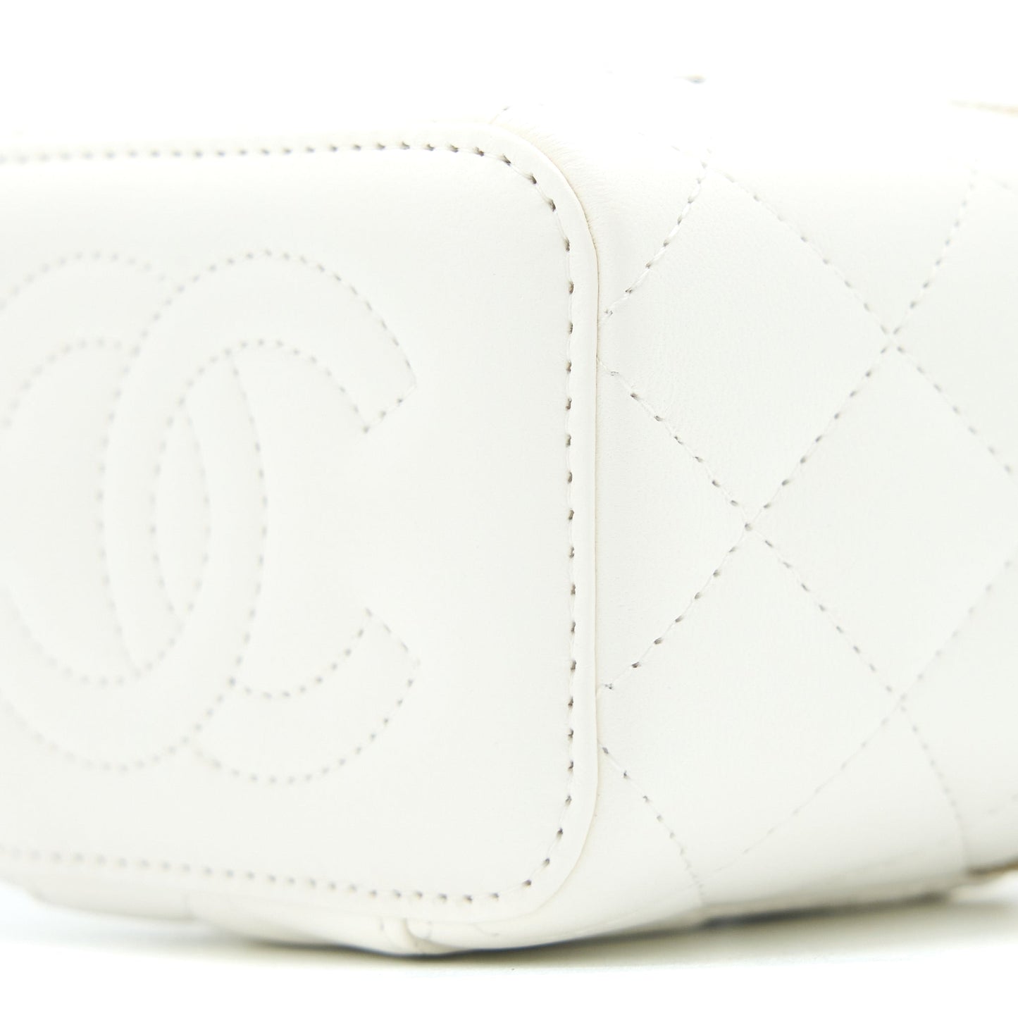 Chanel 23C Pearl Crush Mini Vanity with Chain Lambskin White L (Microchip)