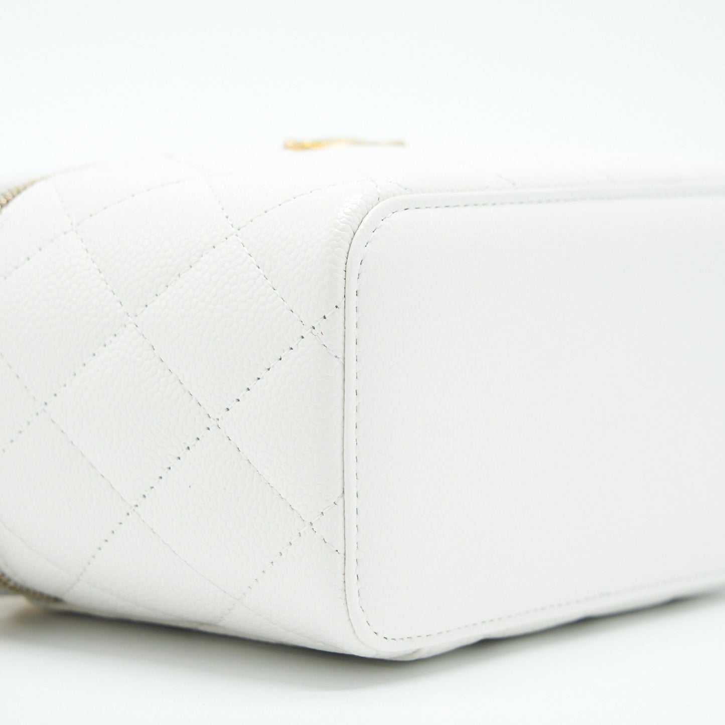 Chanel 22S Logo Top Handle Long Vanity With Chain Caviar White