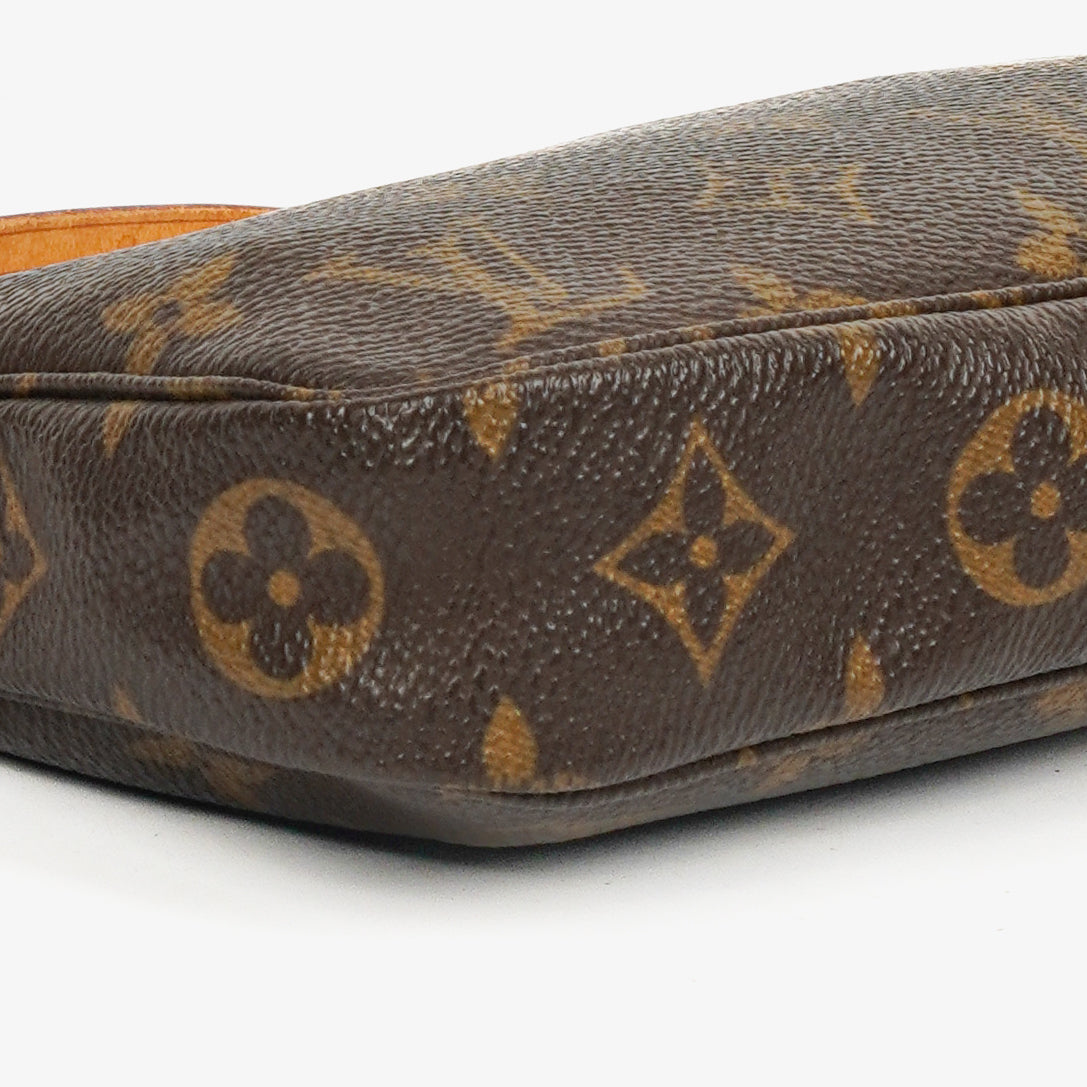 Louis Vuitton Pochette Accessoires Monogram Canvas Clutch Handbag