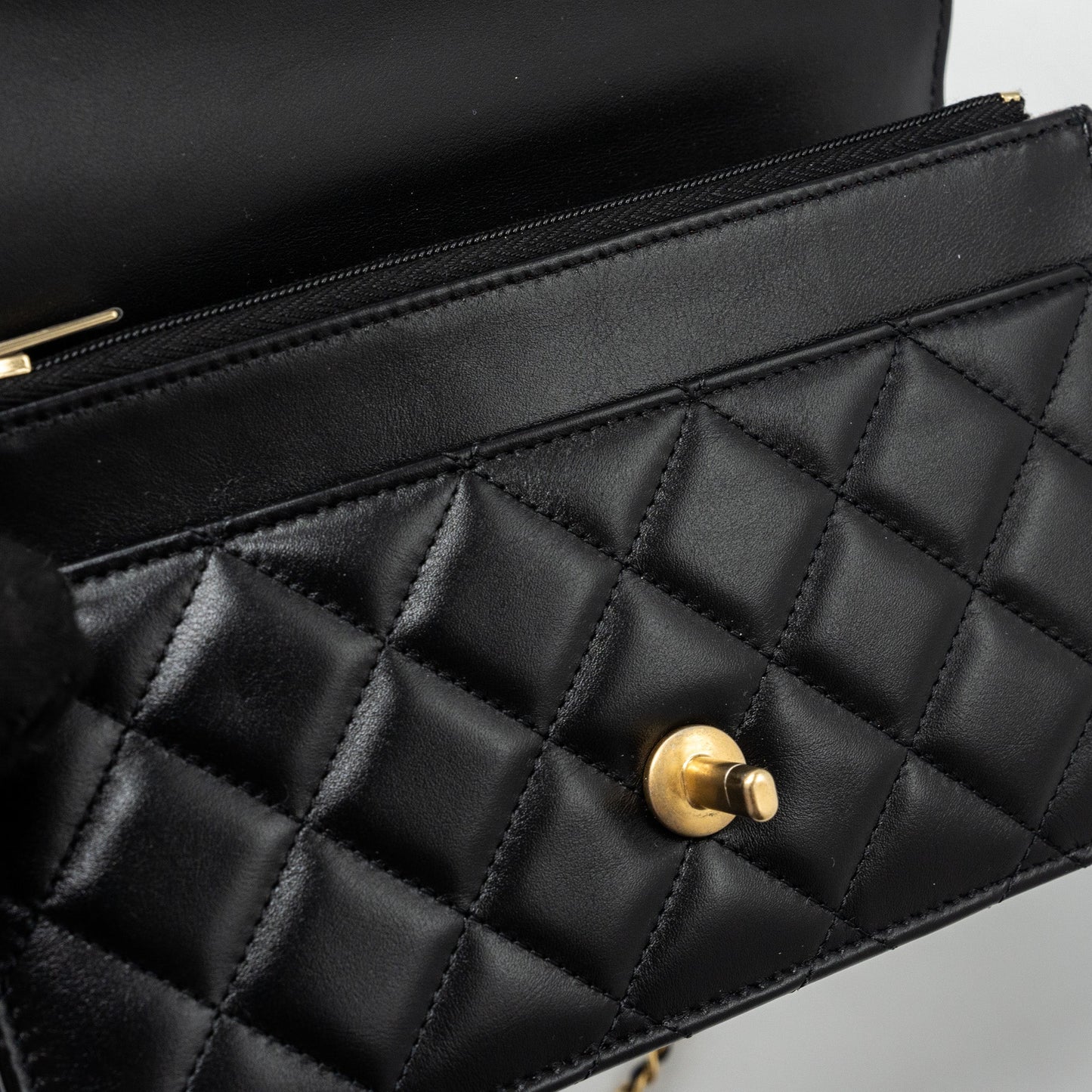 Chanel 24C gold Crush wallet on chain calfskin black  (microchip)