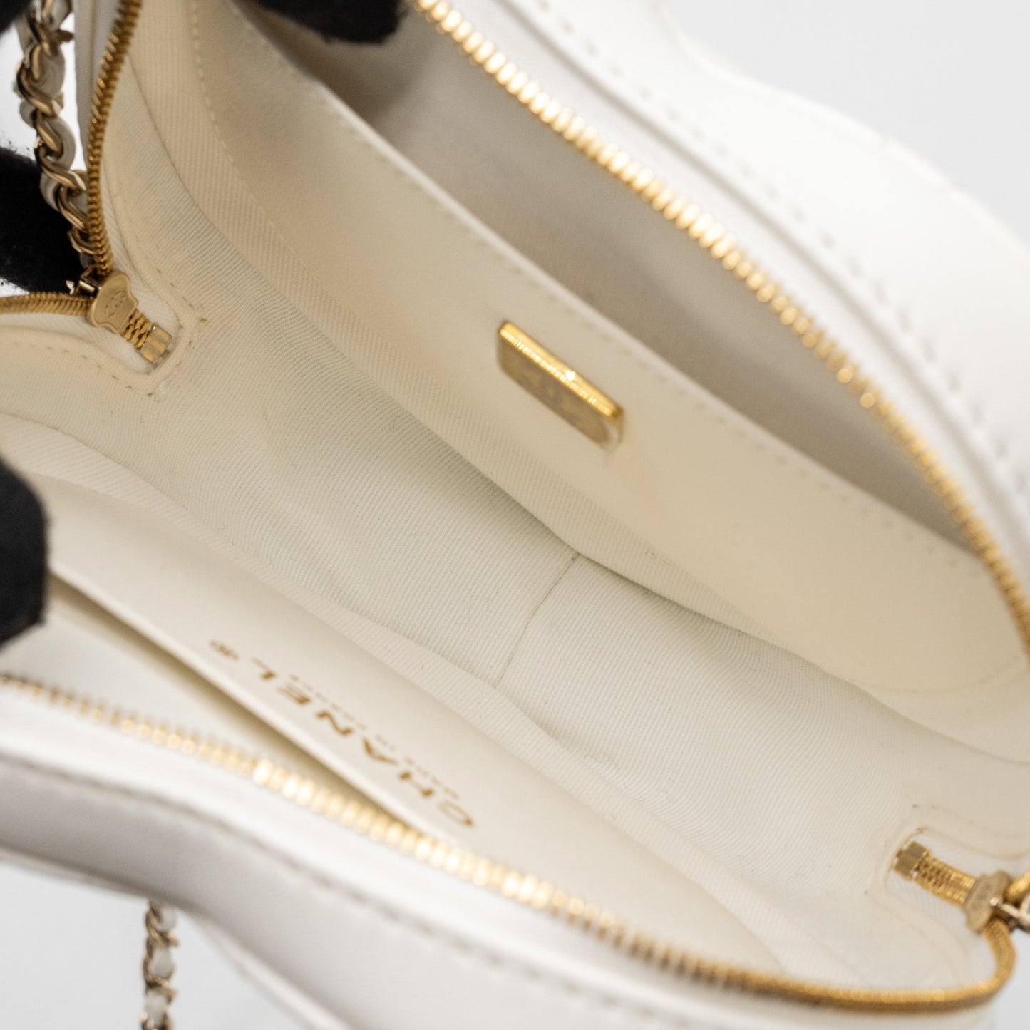 Chanel 22S heart bag lambskin white L (microchip)