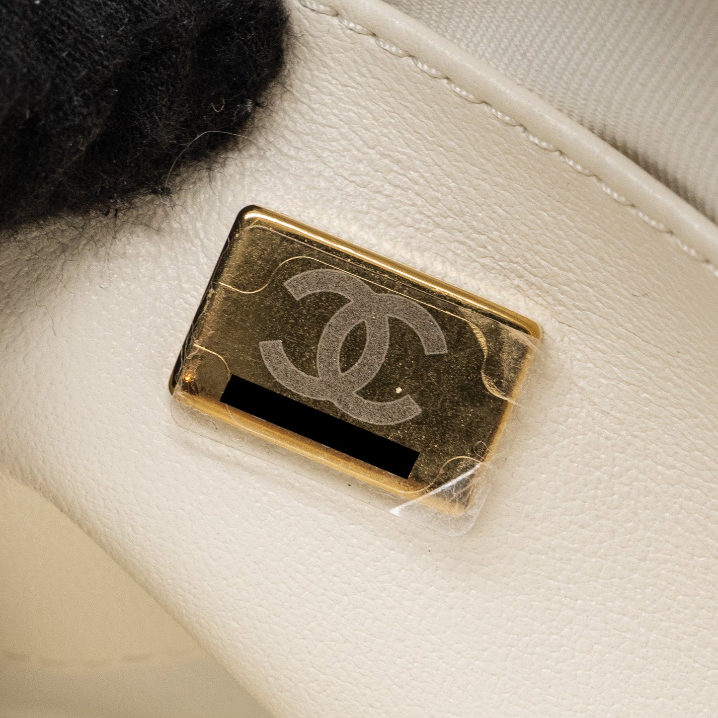 Chanel 22S heart bag lambskin white L (microchip)