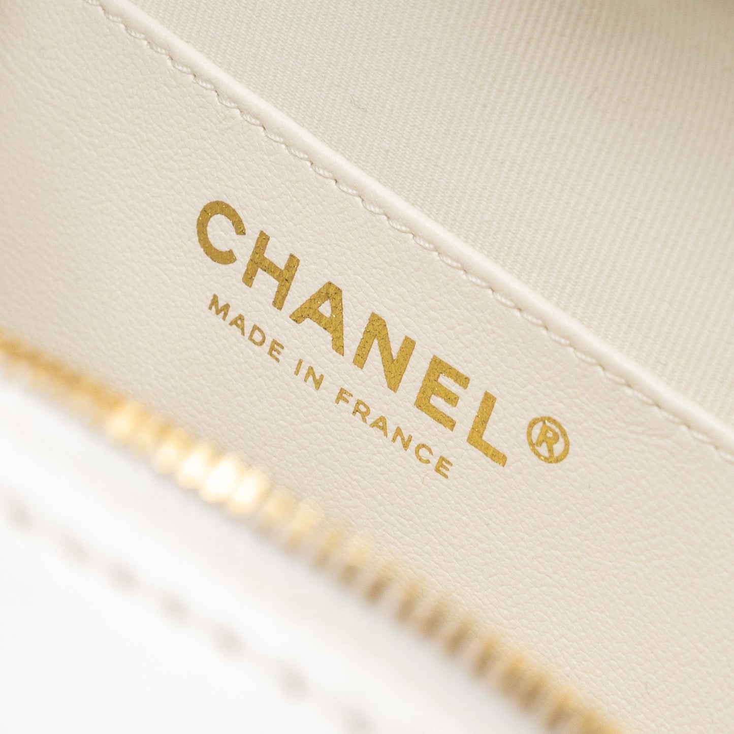 Chanel 22S heart bag lambskin white L (microchip)