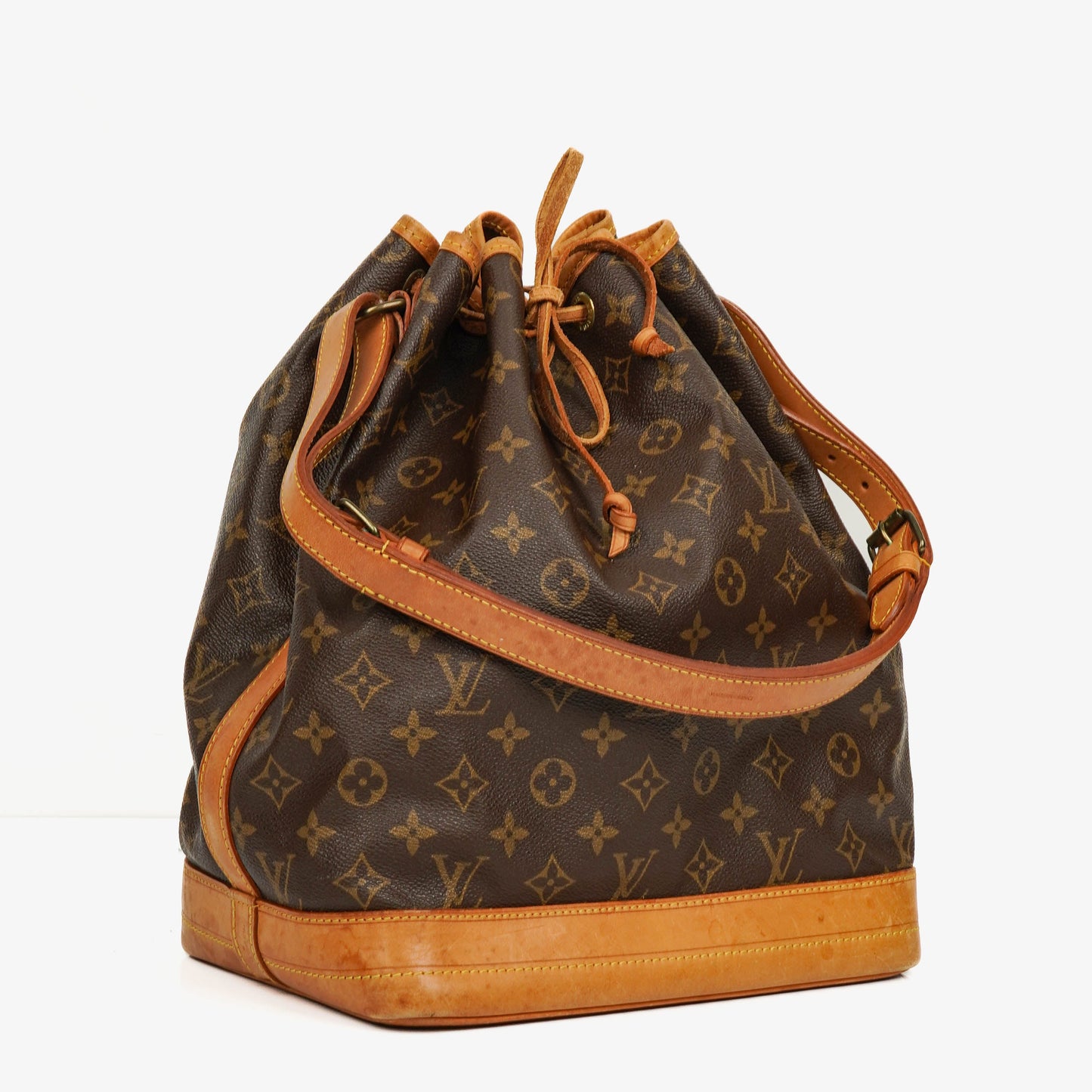 Louis Vuitton Noe Grande GM Monogram Canvas Shoulder Bag
