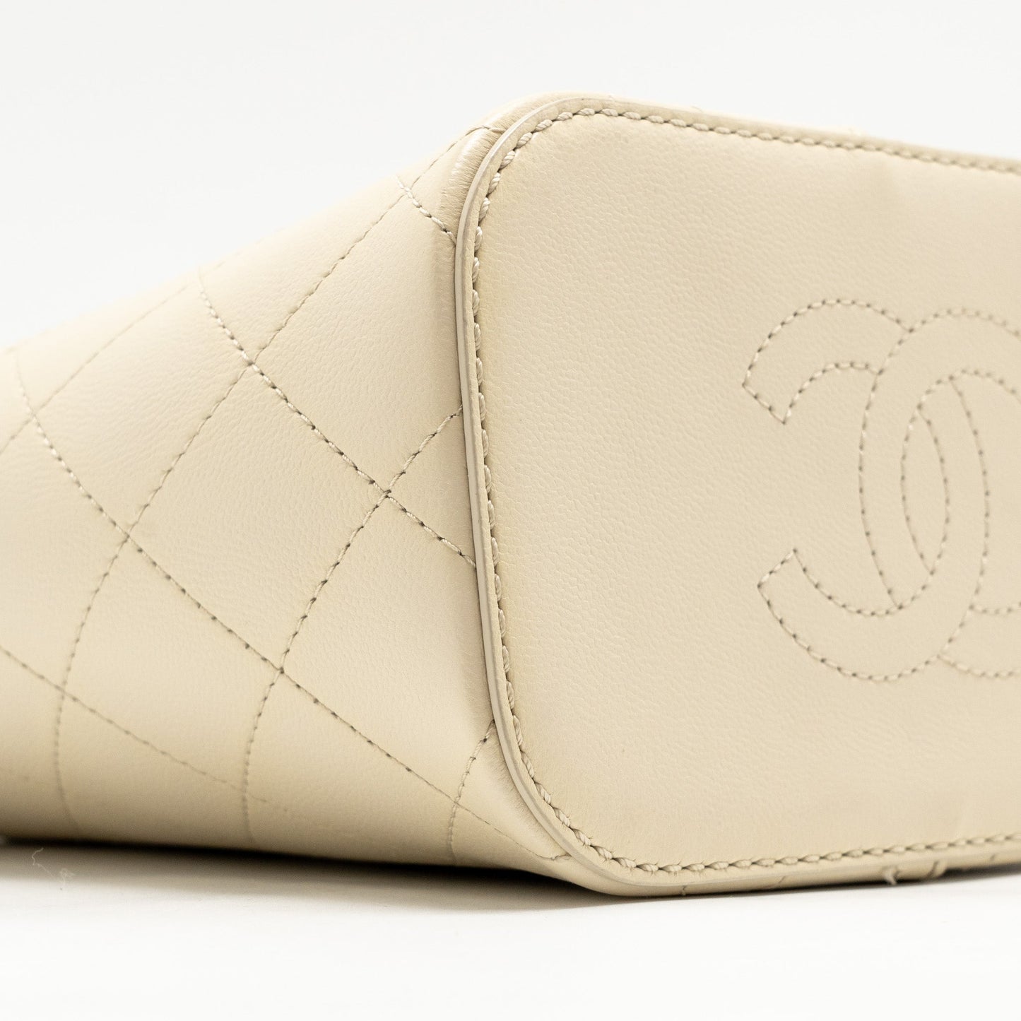 Chanel bucket bag lambskin creamy white