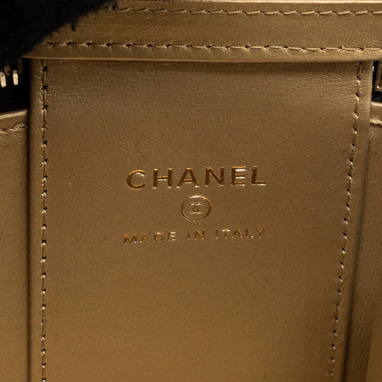 Chanel Pearl Crush Mini Vanity Case Lambskin Black L(microchip)