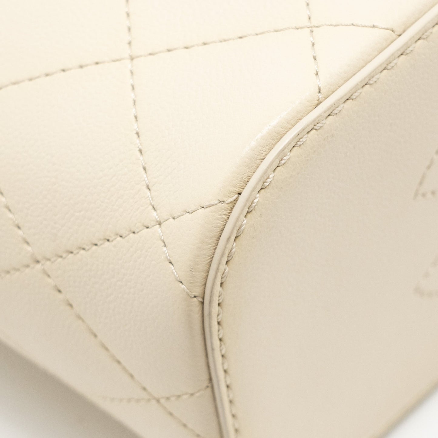 Chanel bucket bag lambskin creamy white