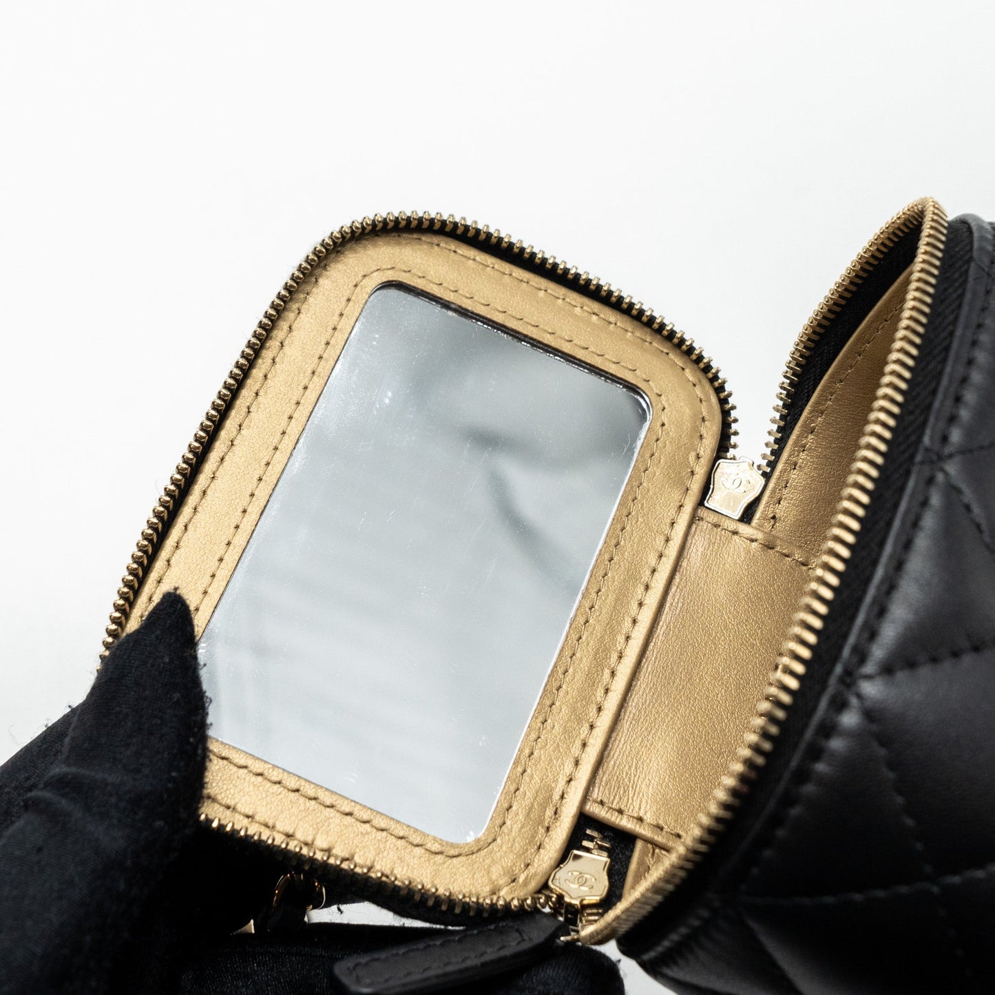 Chanel Pearl Crush Mini Vanity Case Lambskin Black L(microchip)