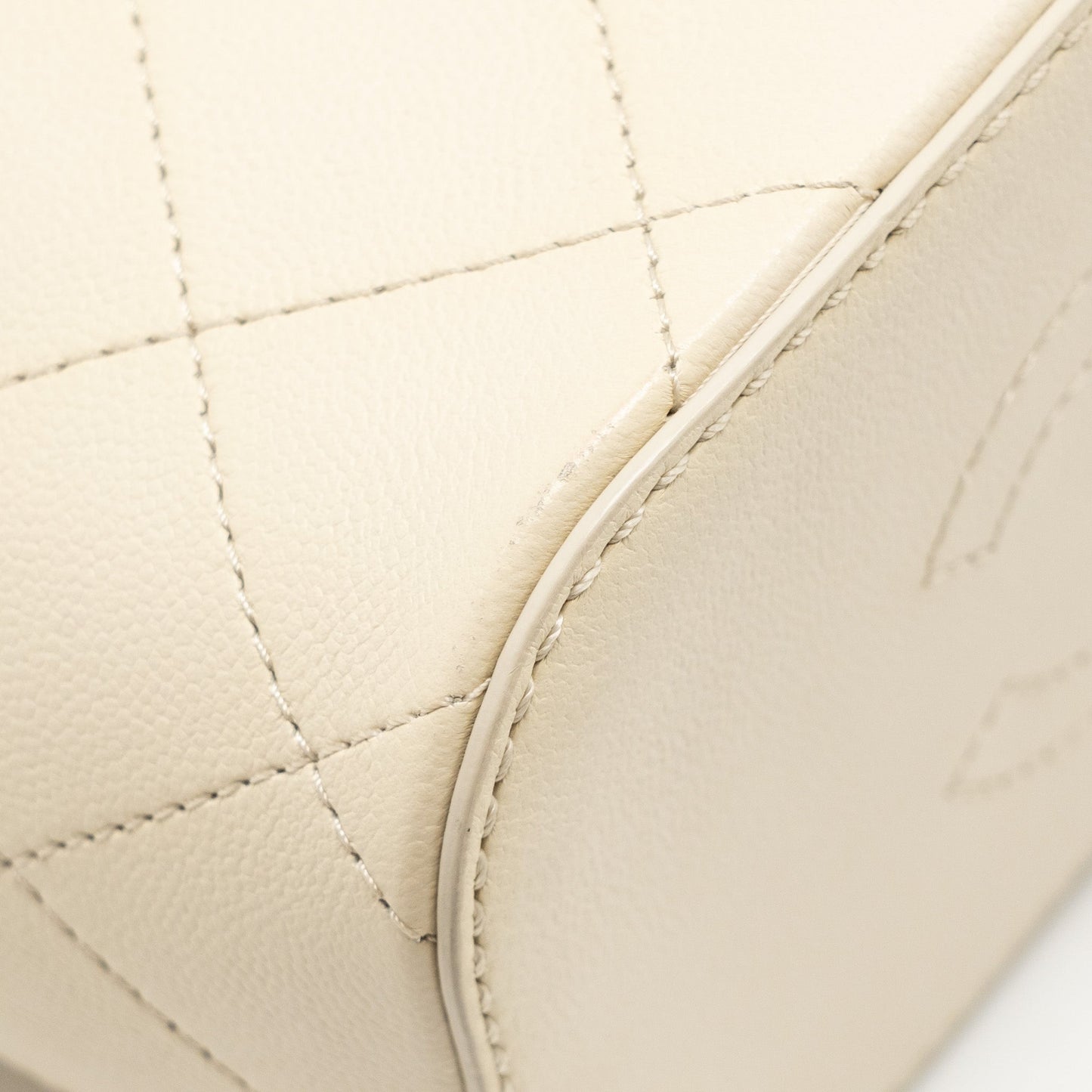 Chanel bucket bag lambskin creamy white
