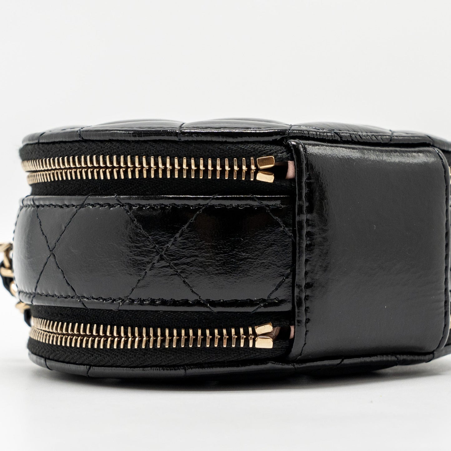 Chanel 22B Top Handle Mini Round Vanity Case With Chain Shiny Lambskin Black L (Microchip)