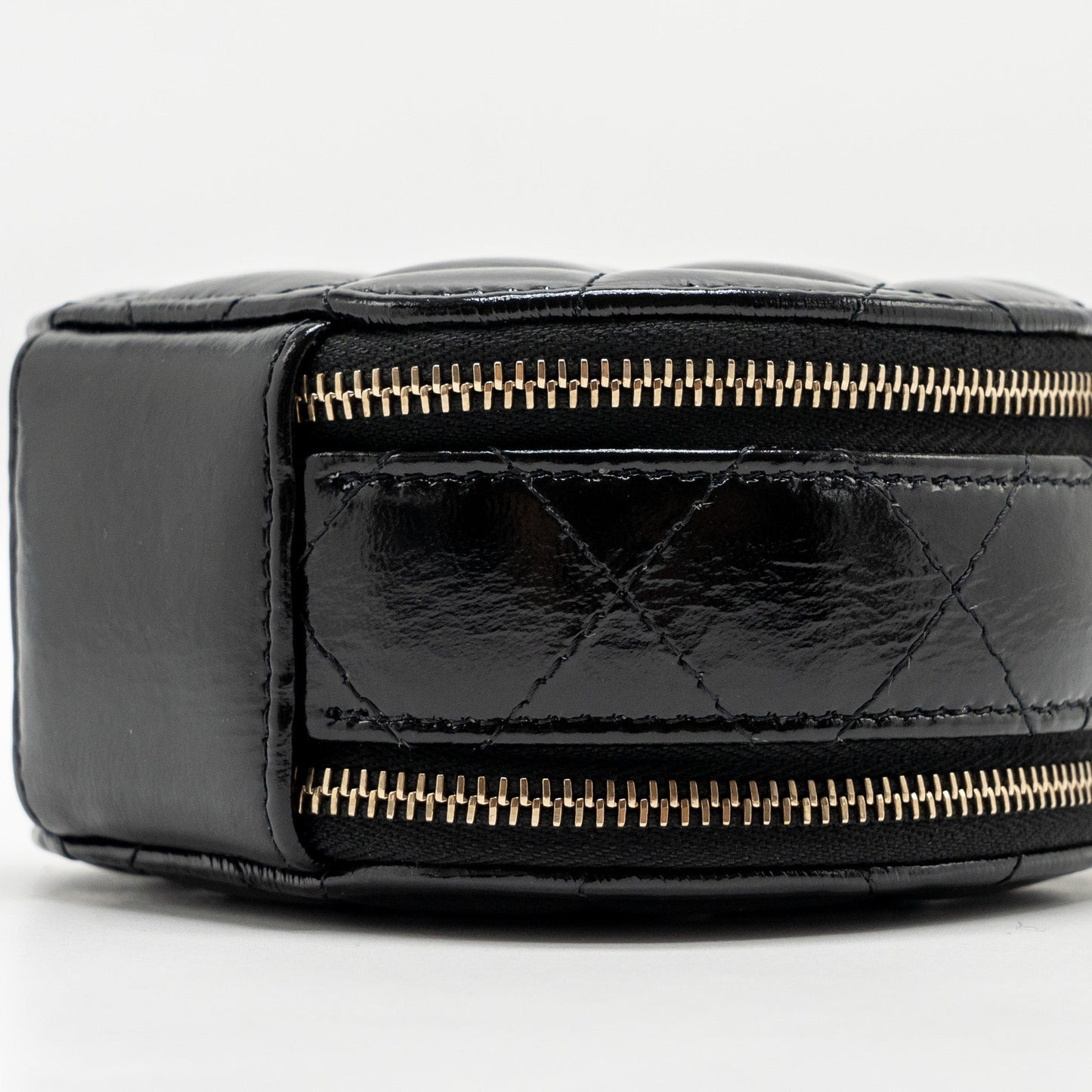 Chanel 22B Top Handle Mini Round Vanity Case With Chain Shiny Lambskin Black L (Microchip)