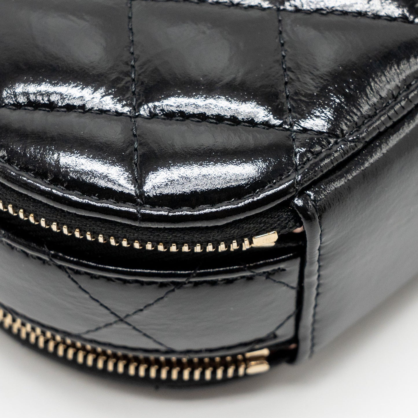 Chanel 22B Top Handle Mini Round Vanity Case With Chain Shiny Lambskin Black L (Microchip)