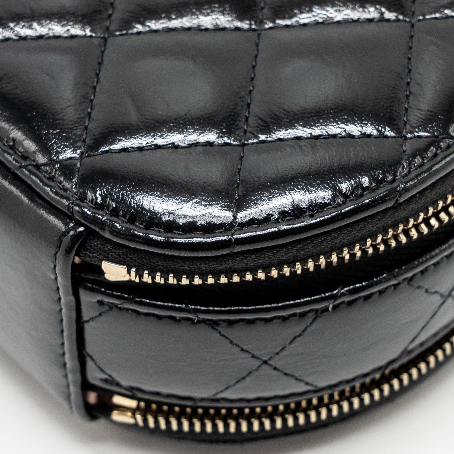 Chanel 22B Top Handle Mini Round Vanity Case With Chain Shiny Lambskin Black L (Microchip)