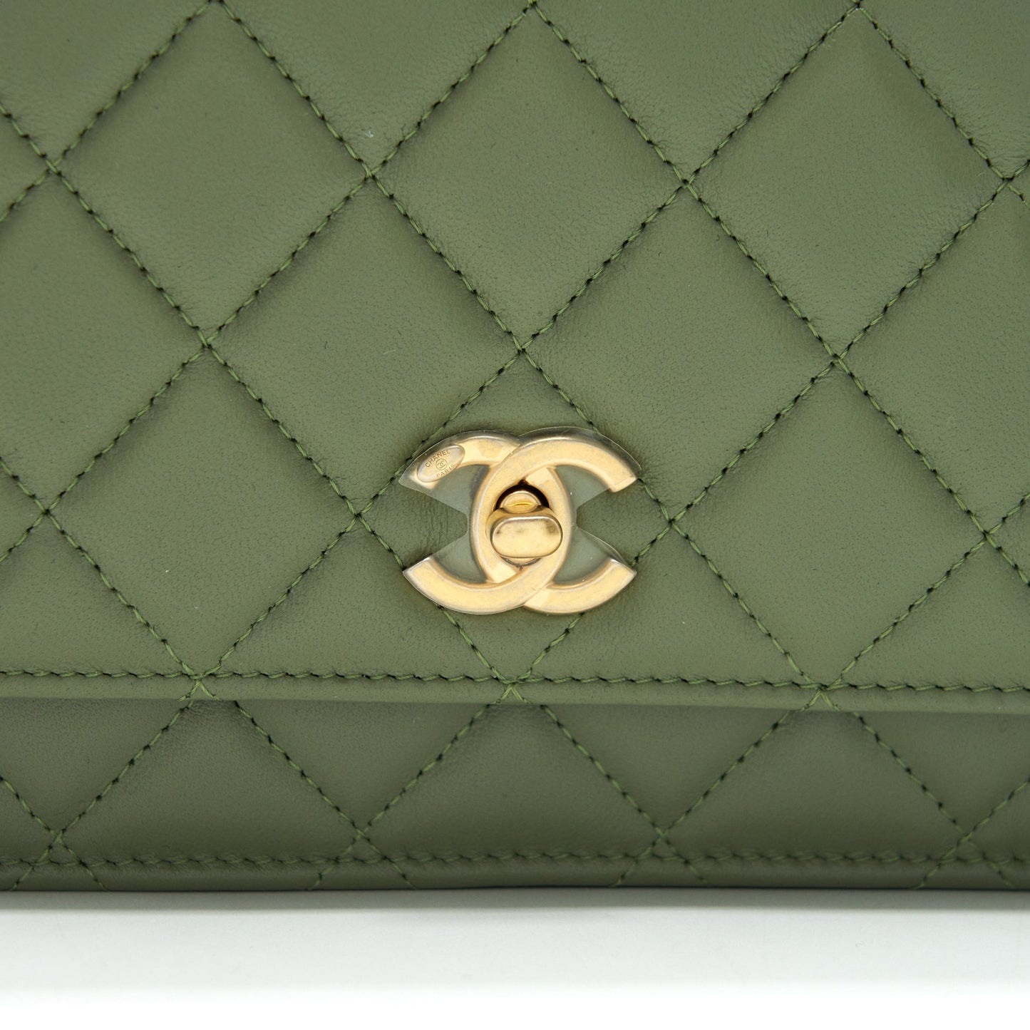 Chanel 21B Green  Pearl Crush Wallet On Chain