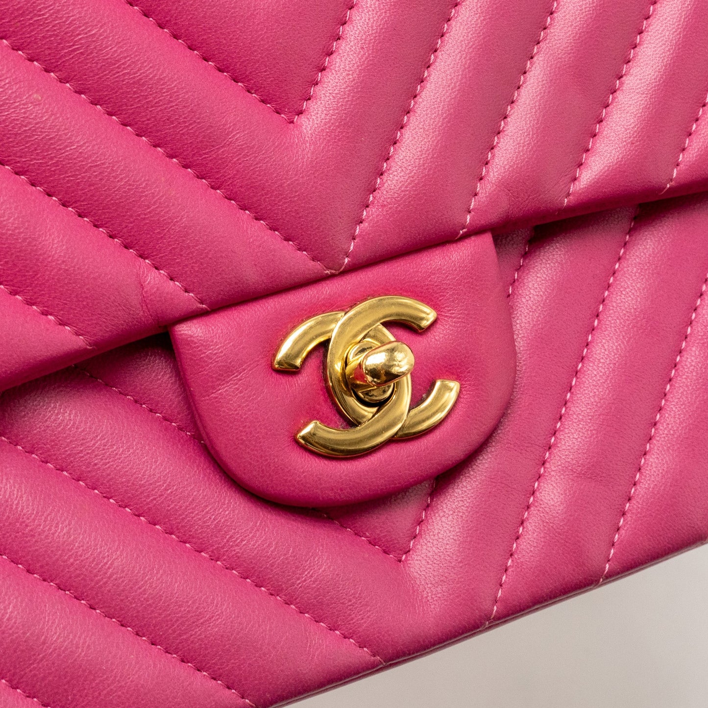 Chanel Medium chevron Classic Double flap bag lambskin pink