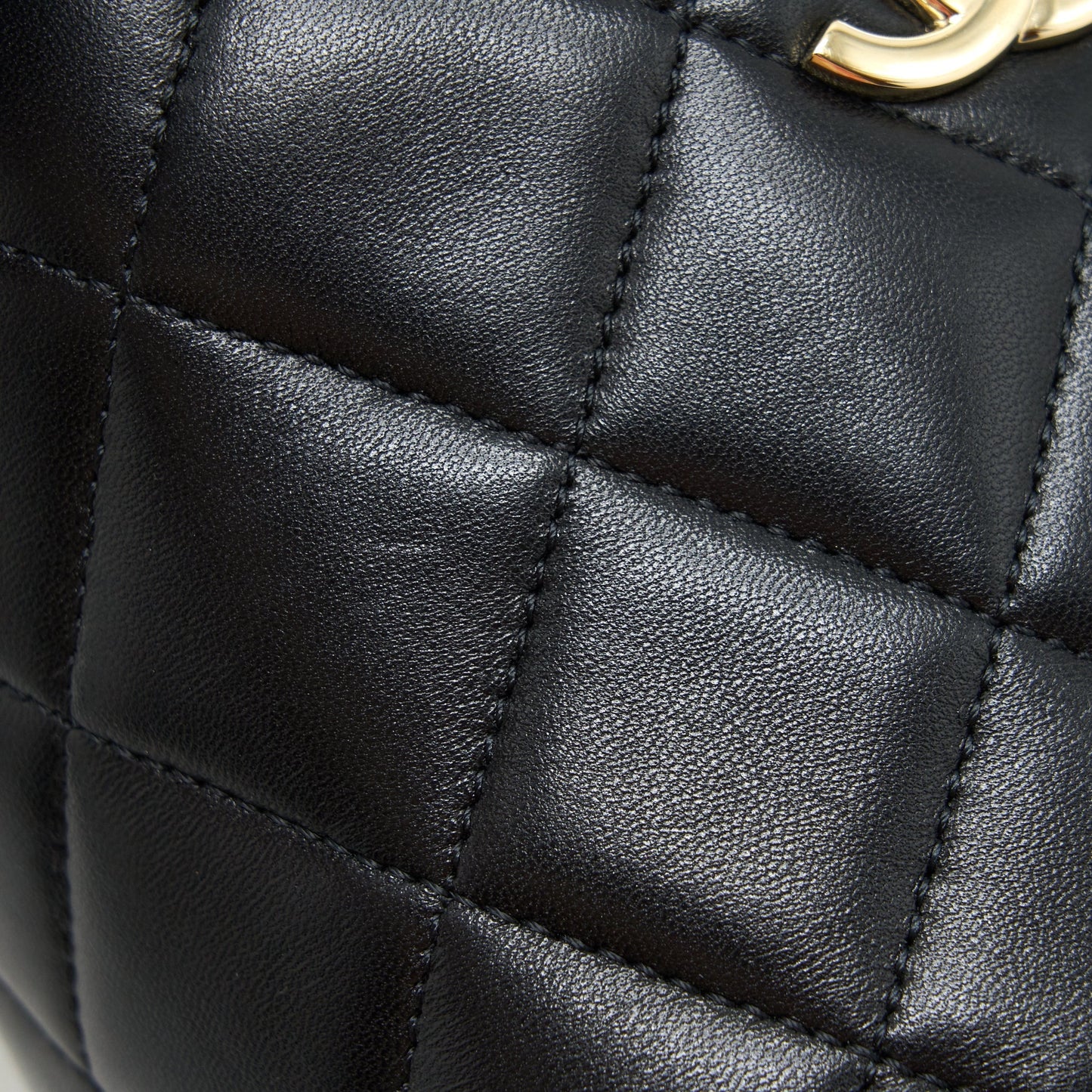 Chanel Trendy CC Round Vanity Case Crossbody Bag Lambskin Black L