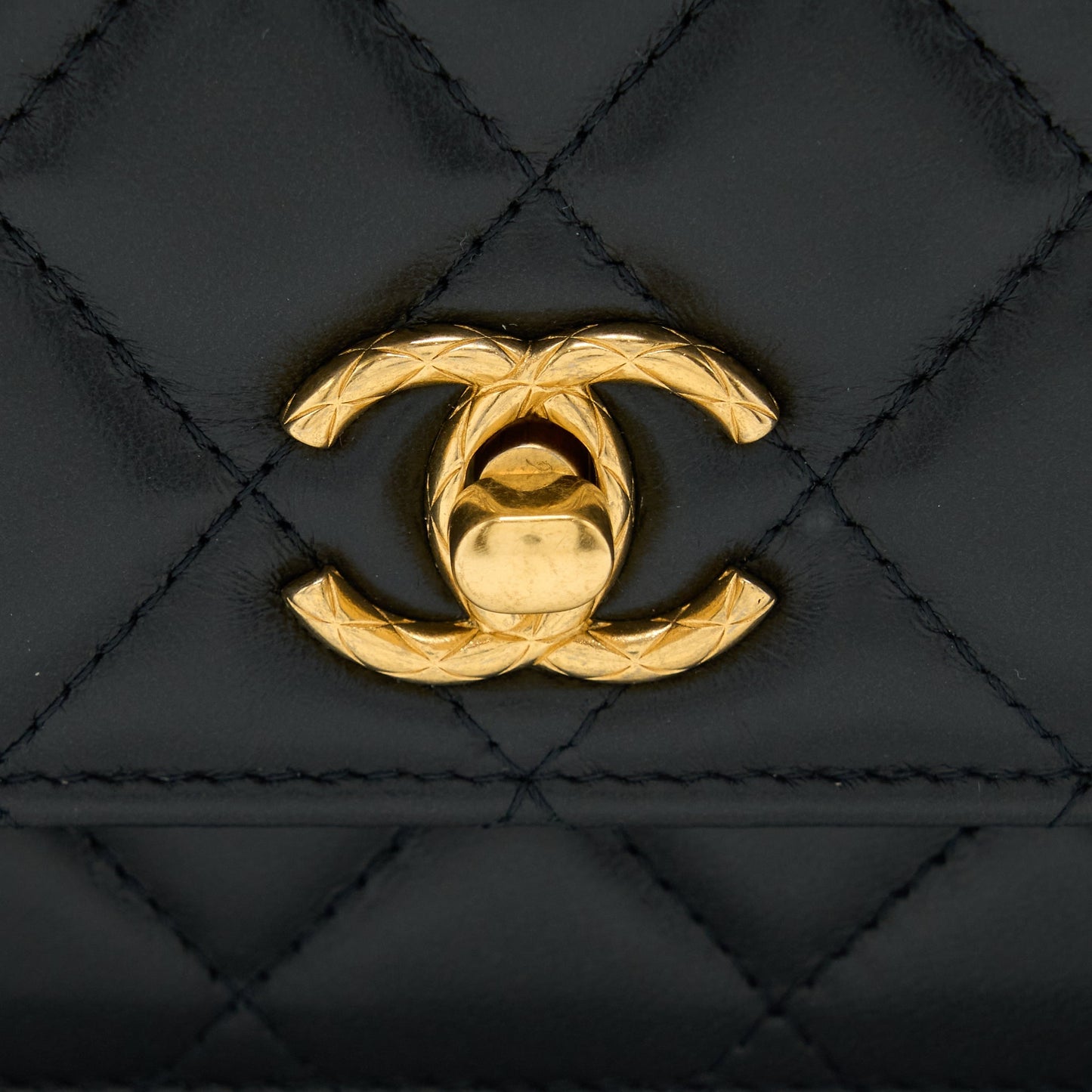 Chanel 22K Gold Pillar Wallet On Chain Lambskin Black Brushed (Microchip)