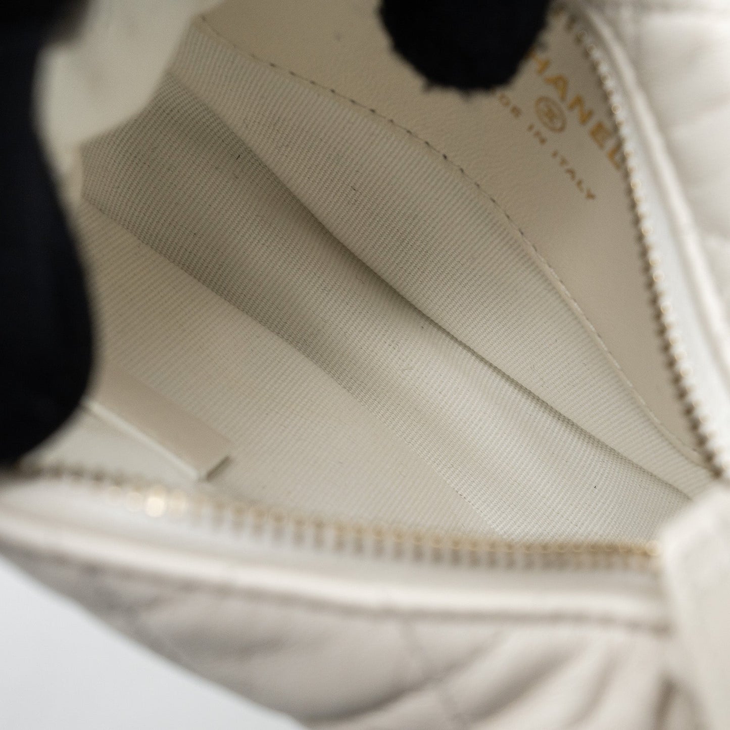 Chanel 23C Round Clutch Lambskin White L (microchip)