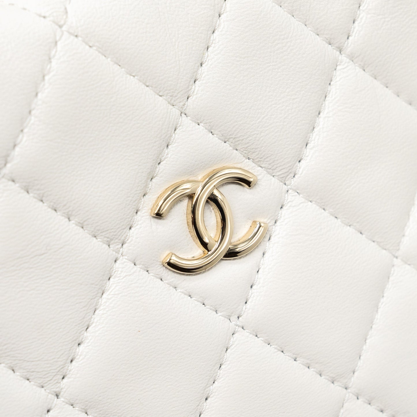 Chanel 23C Round Clutch Lambskin White L (microchip)