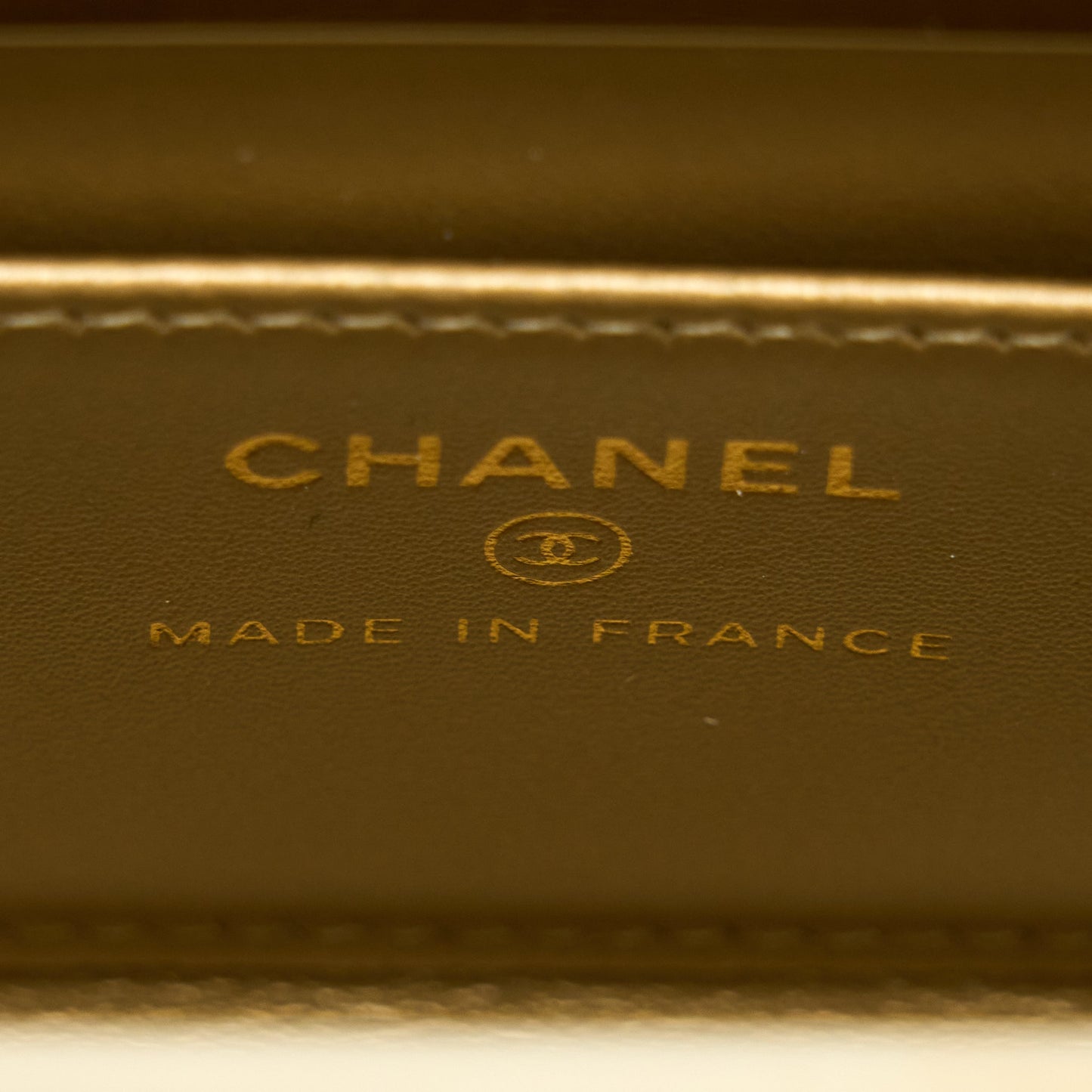 Chanel 22P Quilted Mini Box Vanity With Chain Lambskin White L
