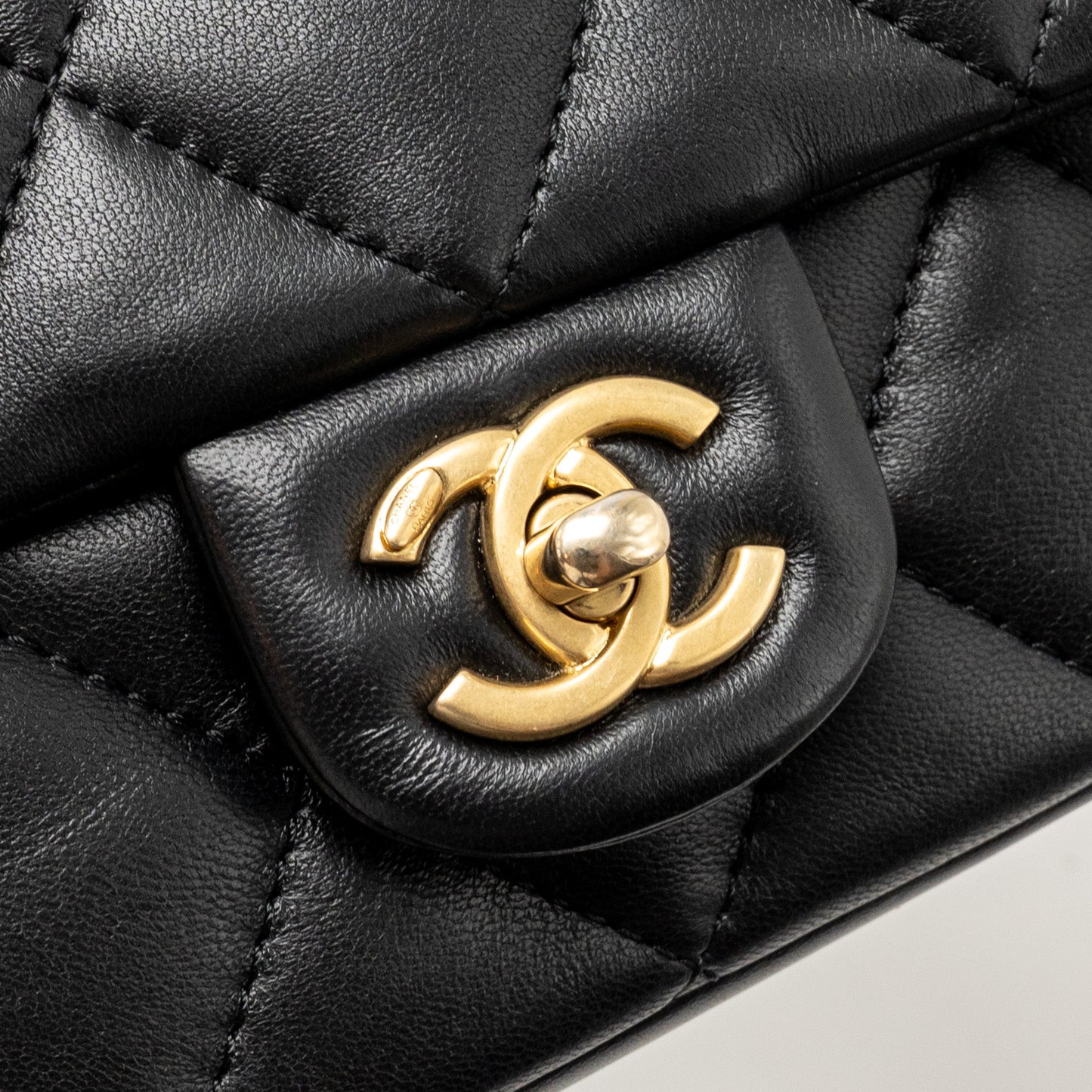 Chanel 22b Heart Chain Flap Bag Lambskin Black (microchip)