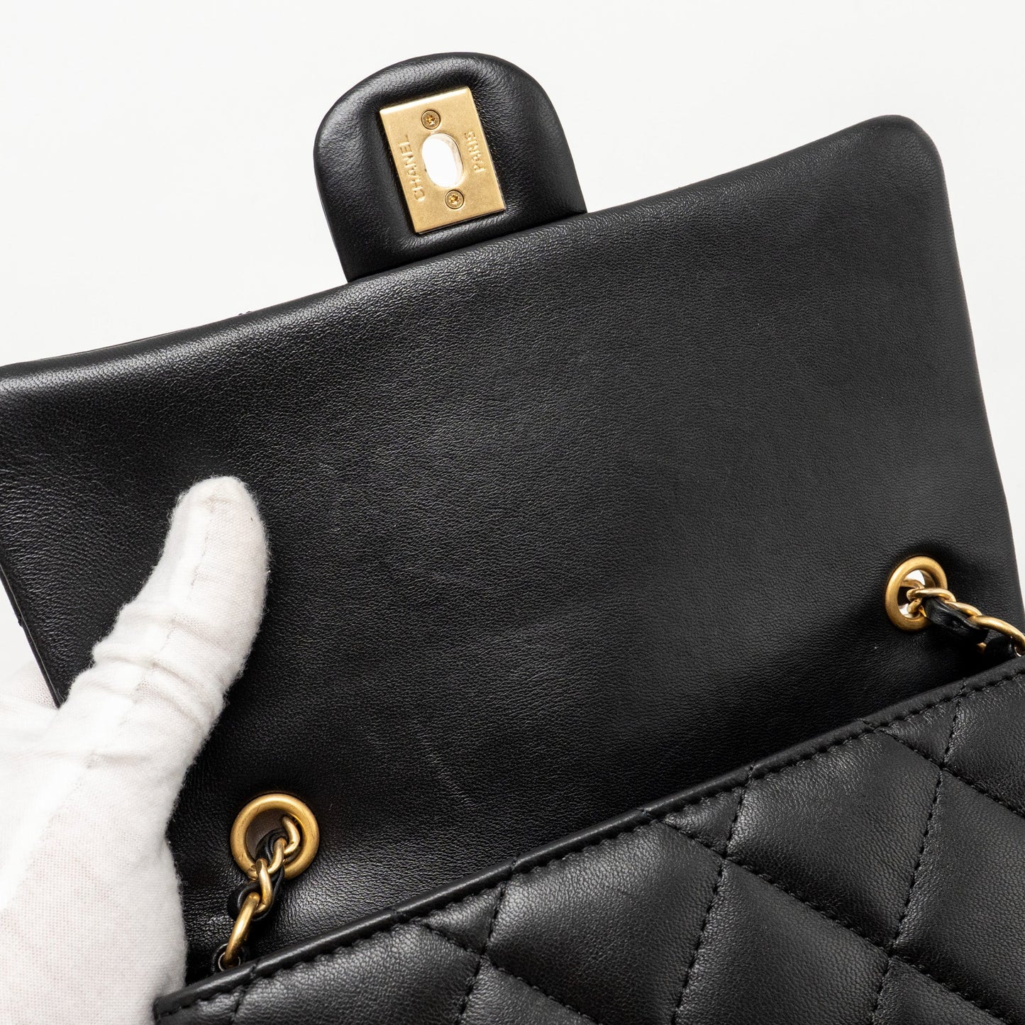 Chanel 22b Heart Chain Flap Bag Lambskin Black (microchip)