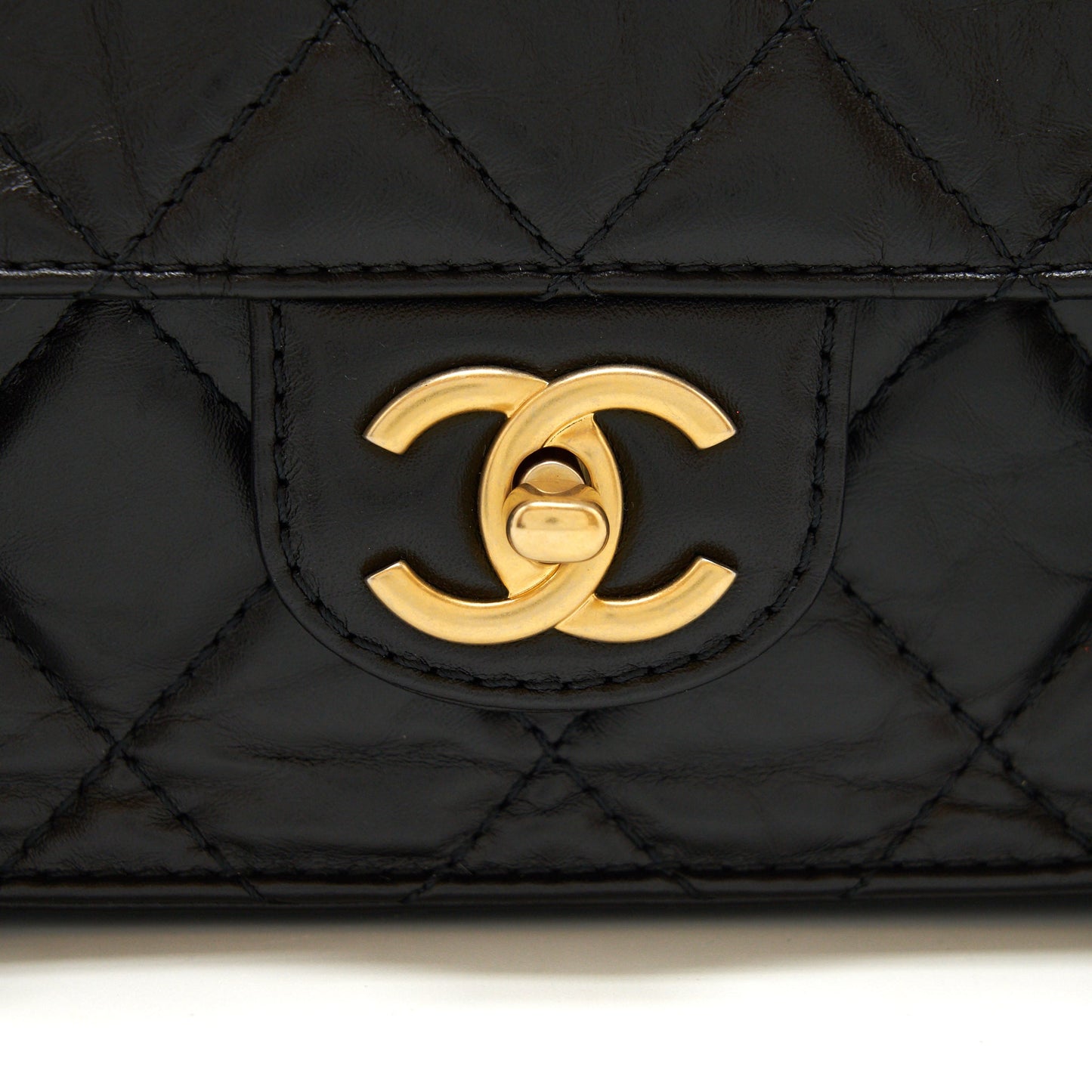 Chanel 21B Messenger Bag Calfskin Black