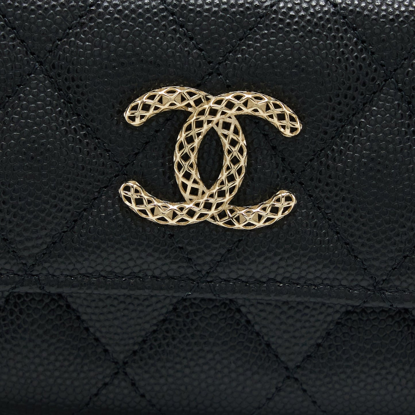 Chanel 23P Detail CC Logo Flap Card Holder Caviar Black L (Microchip)