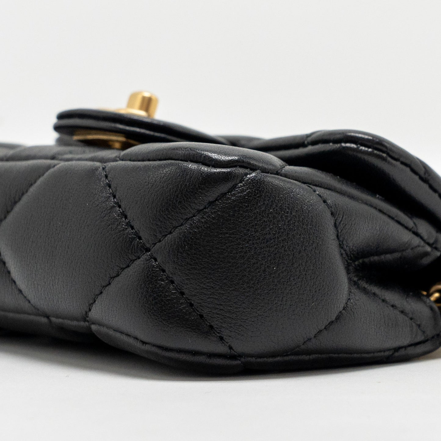 Chanel 21A top handle mini flap card holder with chain lambskin black