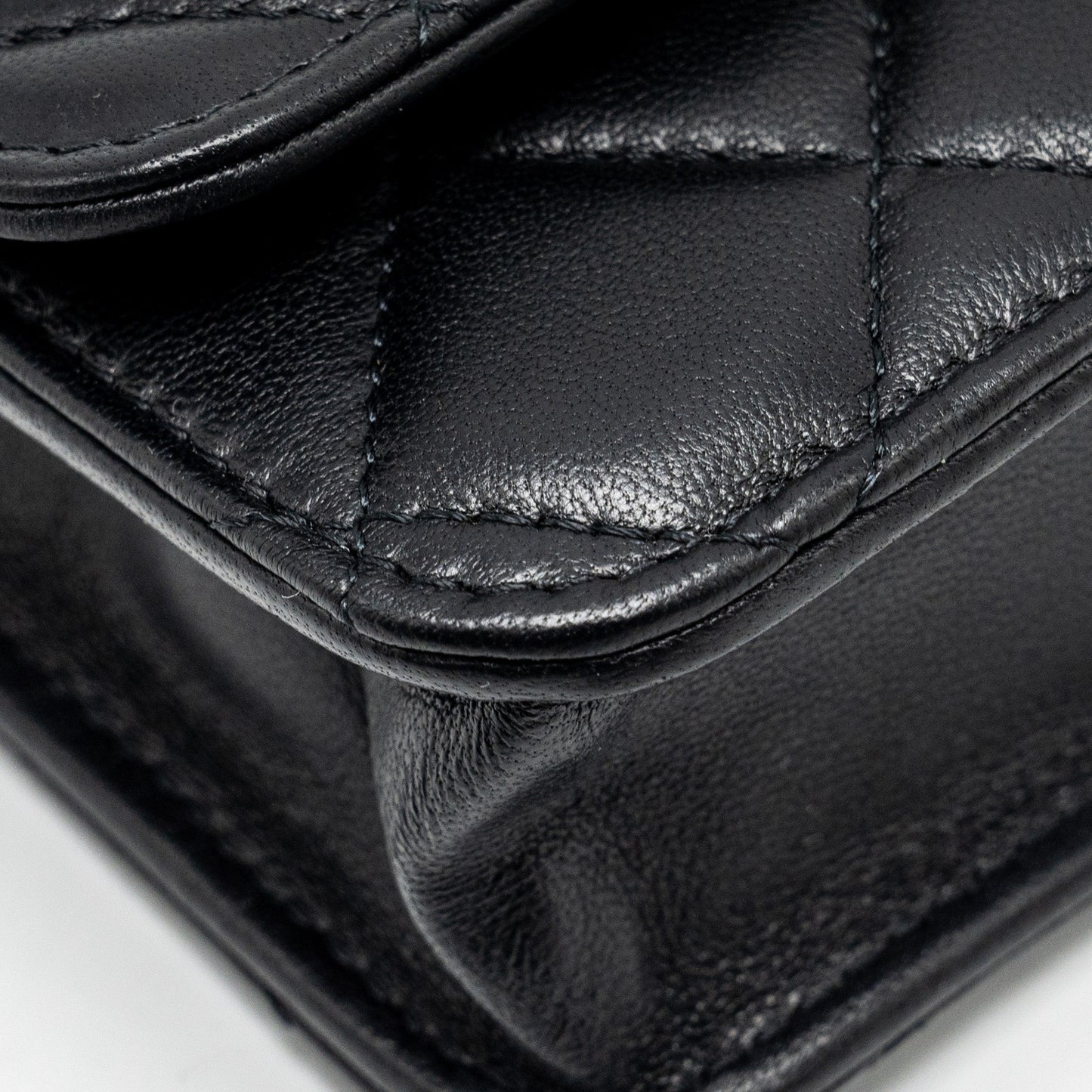 Chanel Pearl Crush mini flap wallet with chain lambskin black  (microchip)