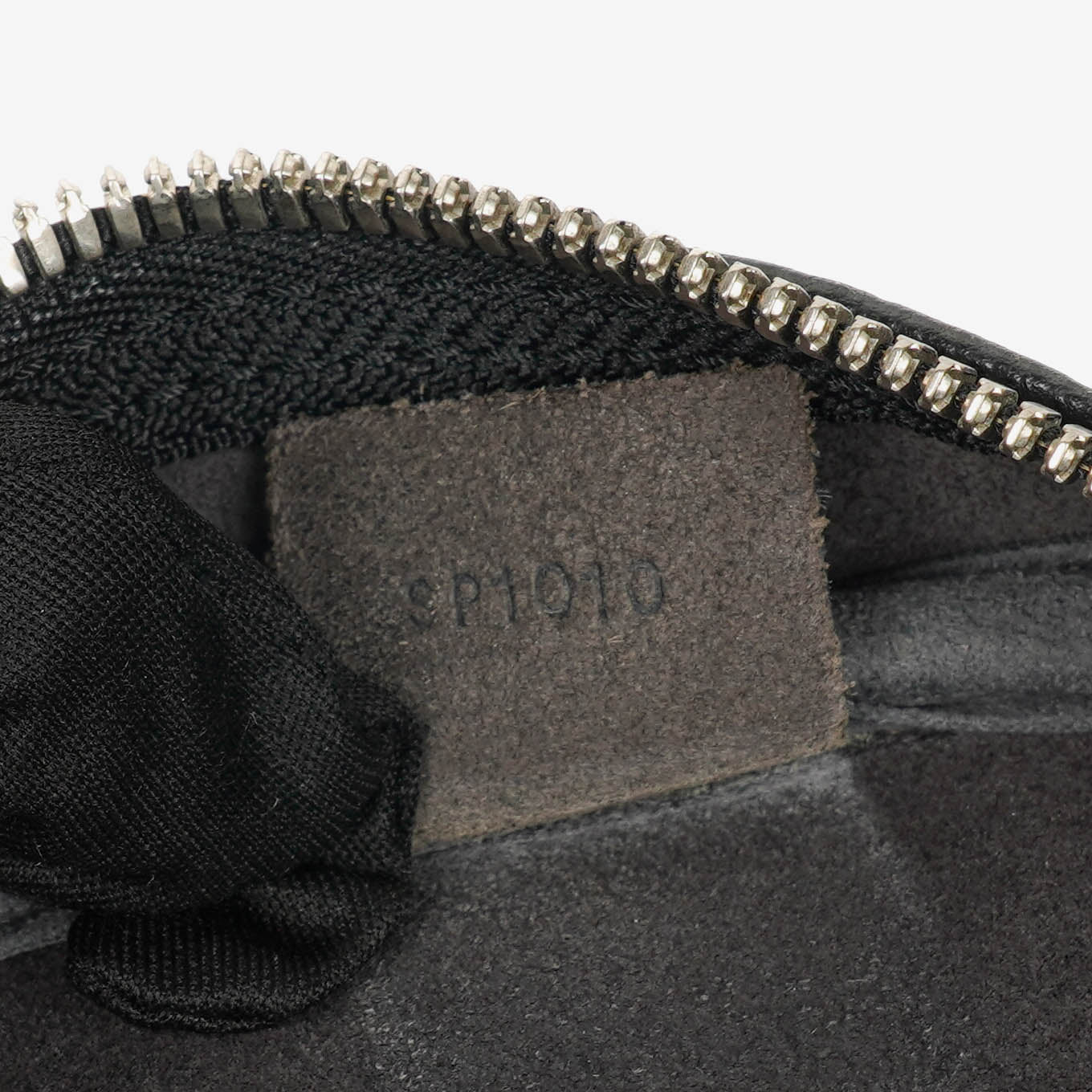 Louis Vuitton Grey Taiga Leather Kendall Keepall Bag
