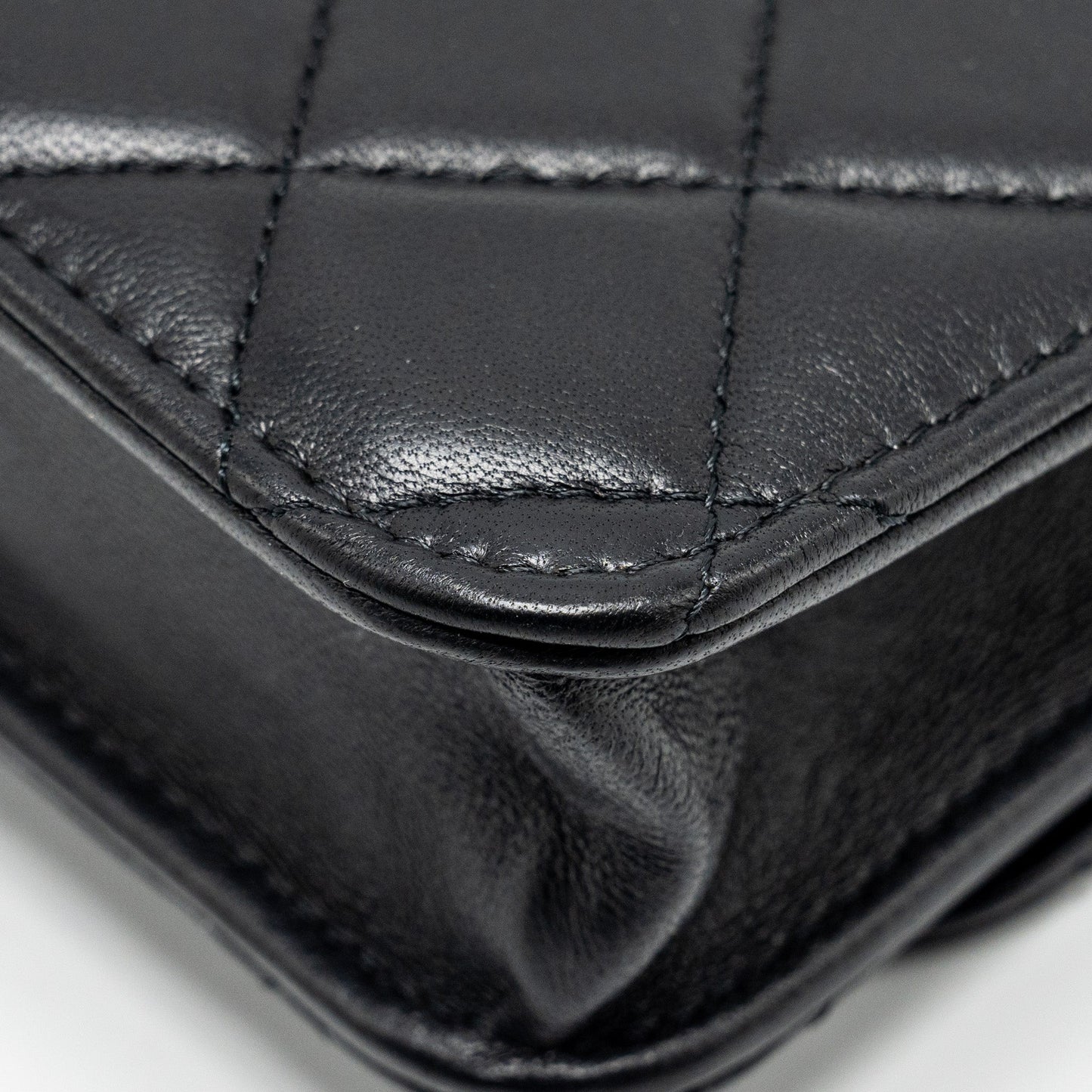 Chanel Pearl Crush mini flap wallet with chain lambskin black  (microchip)