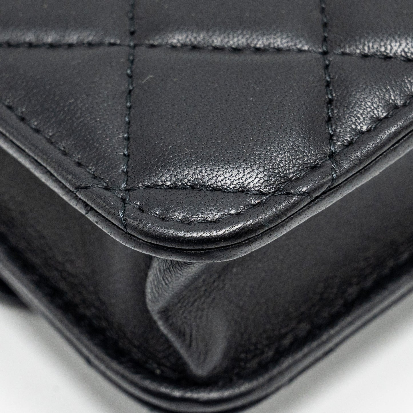 Chanel Pearl Crush mini flap wallet with chain lambskin black  (microchip)