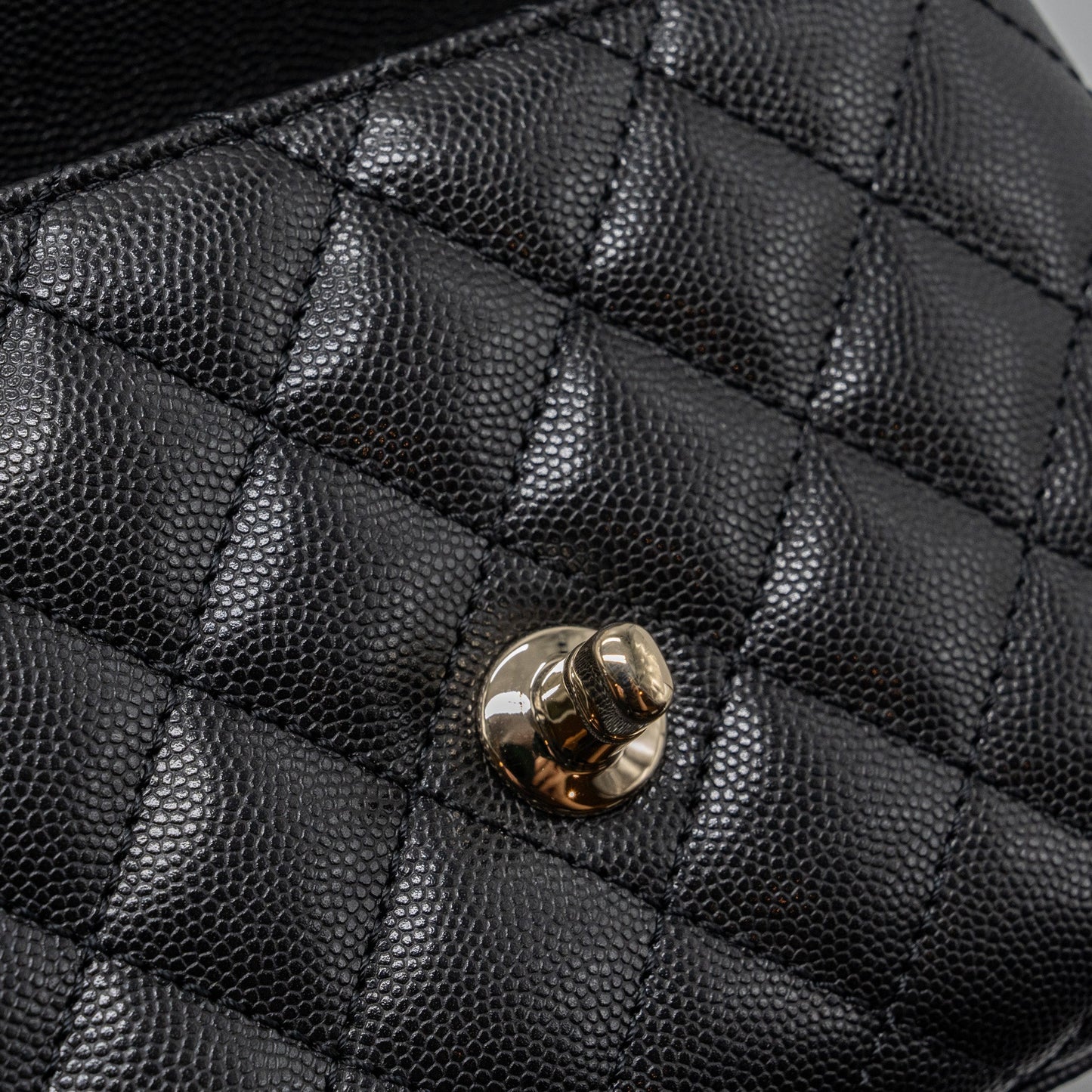 Chanel Coco handle Mini Caviar Black L (Microchip)