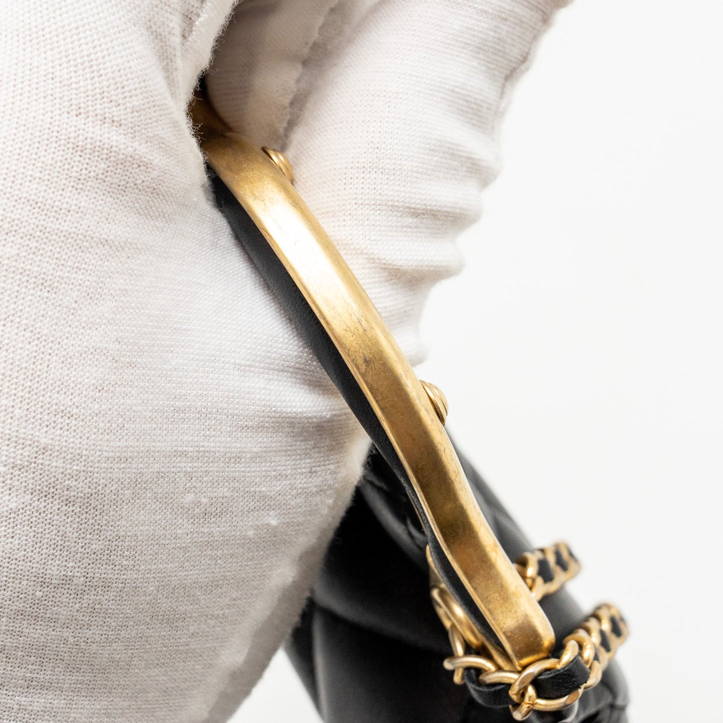 Chanel 21A top handle mini flap card holder with chain lambskin black