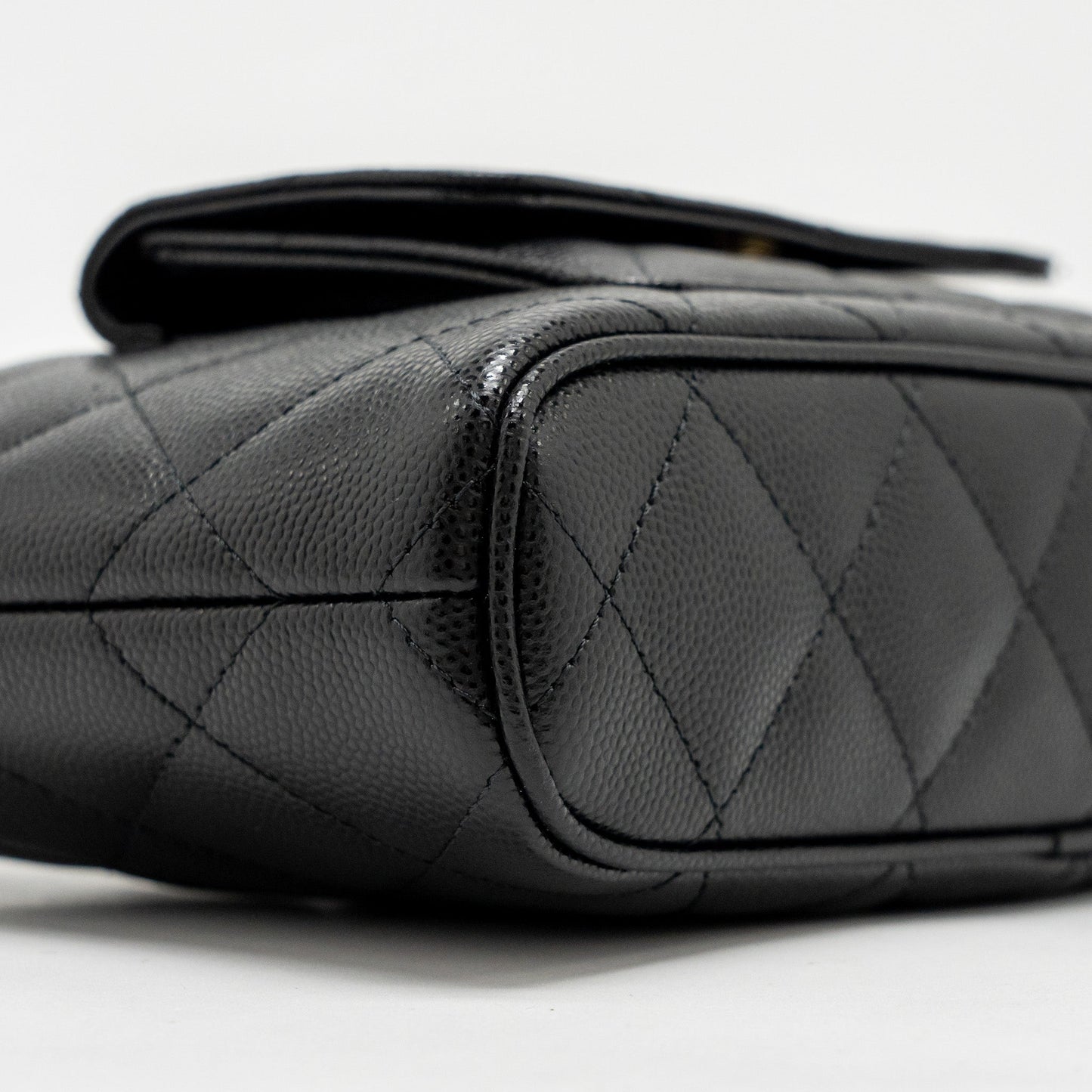 Chanel fold flap vanity clutch with chain caviar black