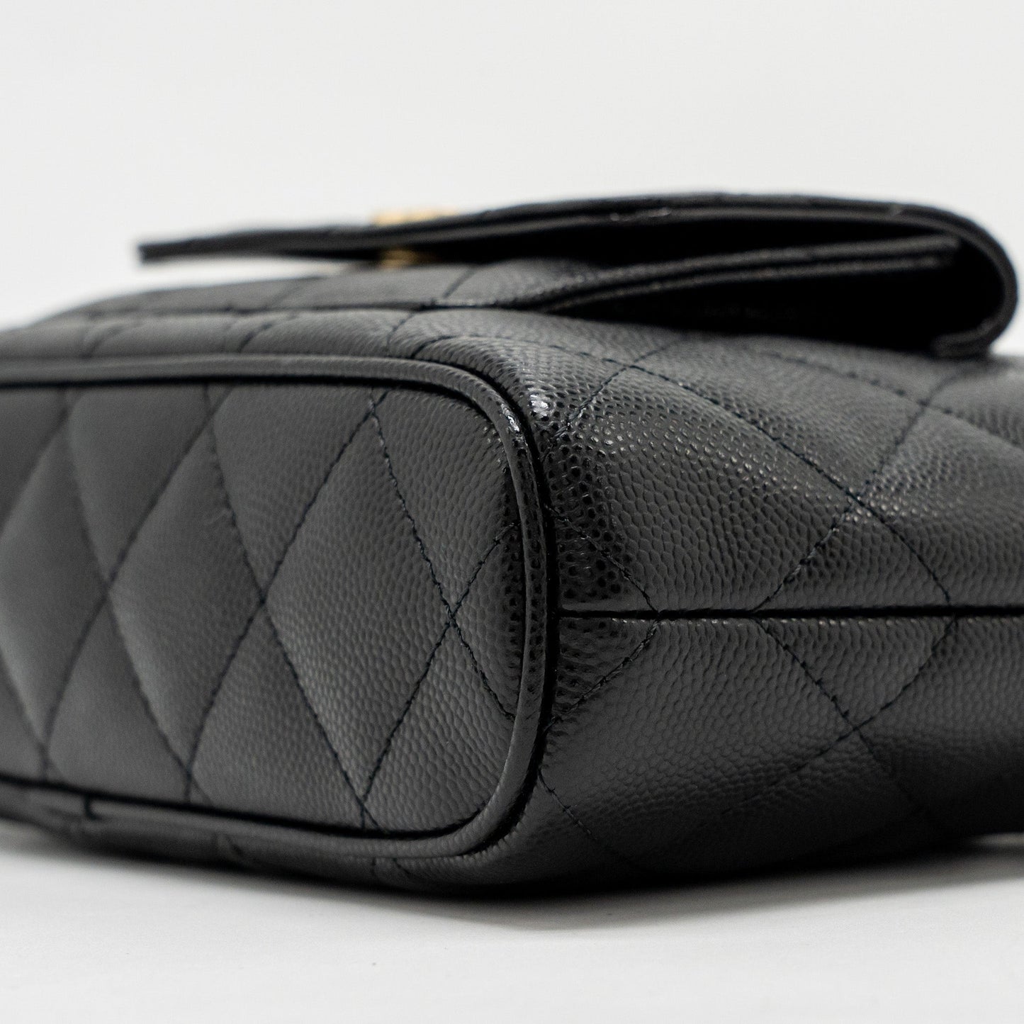 Chanel fold flap vanity clutch with chain caviar black