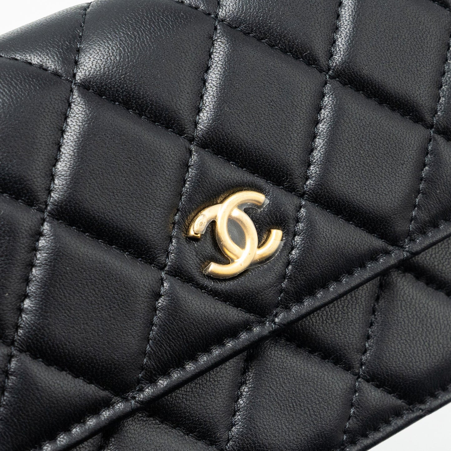 Chanel Pearl Crush mini flap wallet with chain lambskin black  (microchip)