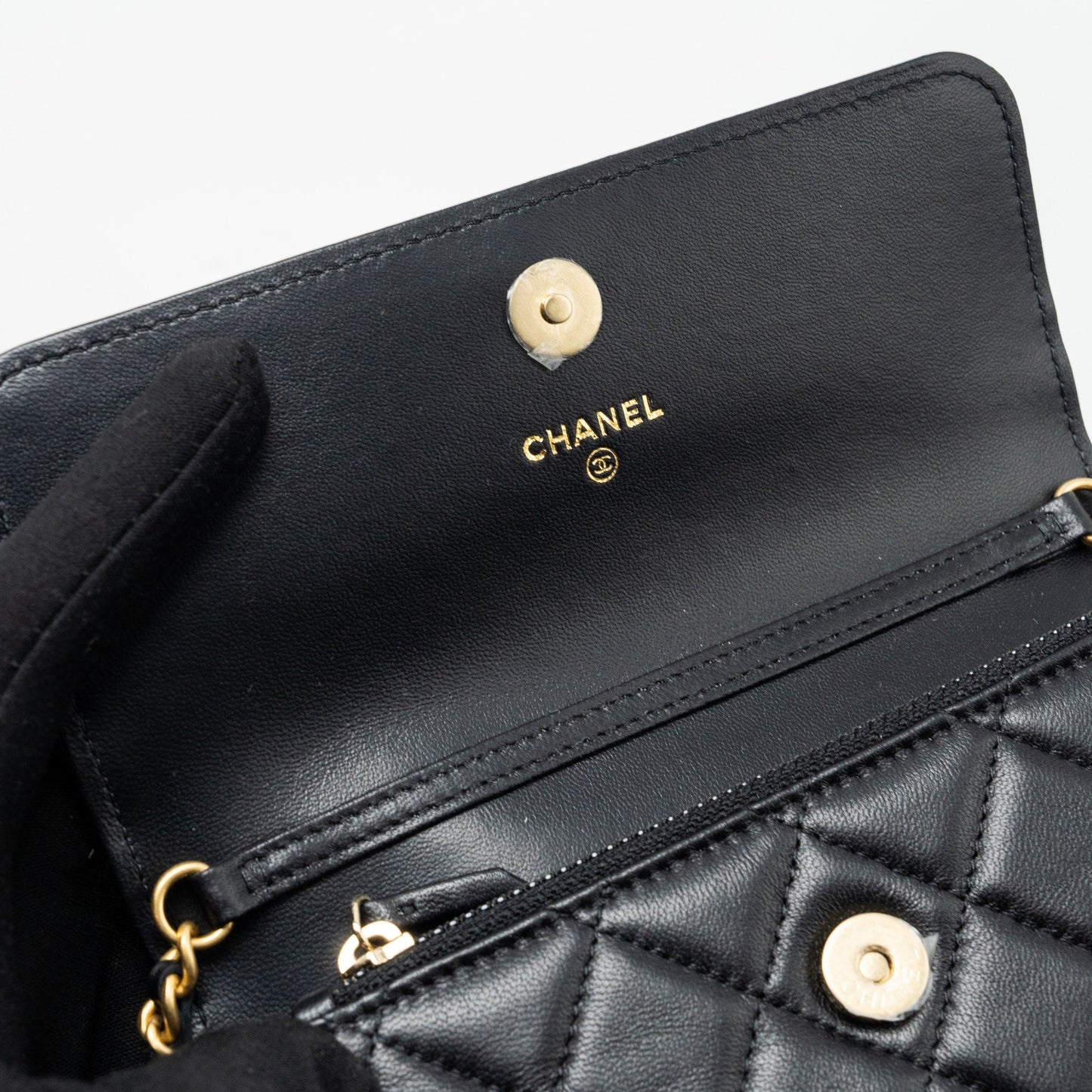 Chanel Pearl Crush mini flap wallet with chain lambskin black  (microchip)
